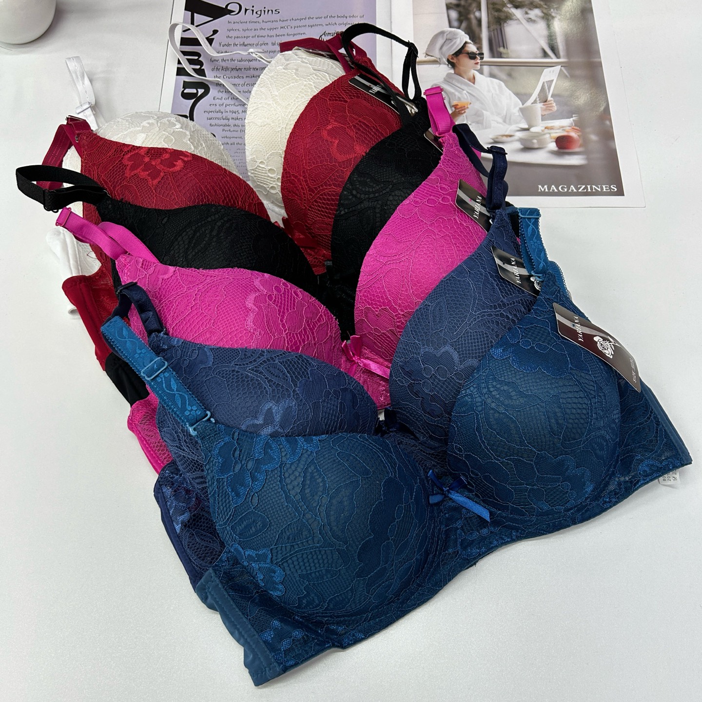 2501# Export to the Middle East and Africa in stock sexy women's bras, lift and gather comfortable and breathable sports bras for women, QNI Item Picture