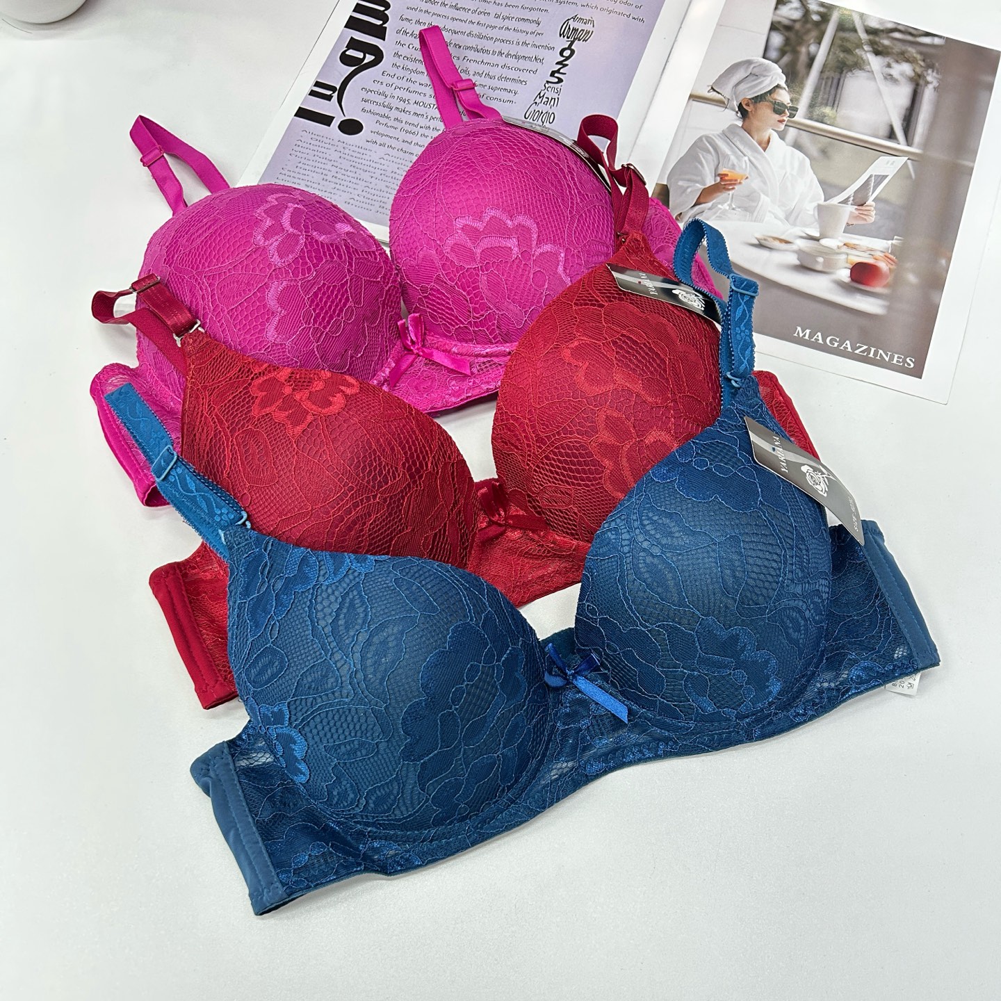 2501# Export to the Middle East and Africa in stock sexy women's bras, lift and gather comfortable and breathable sports bras for women, QNI Application Scenario