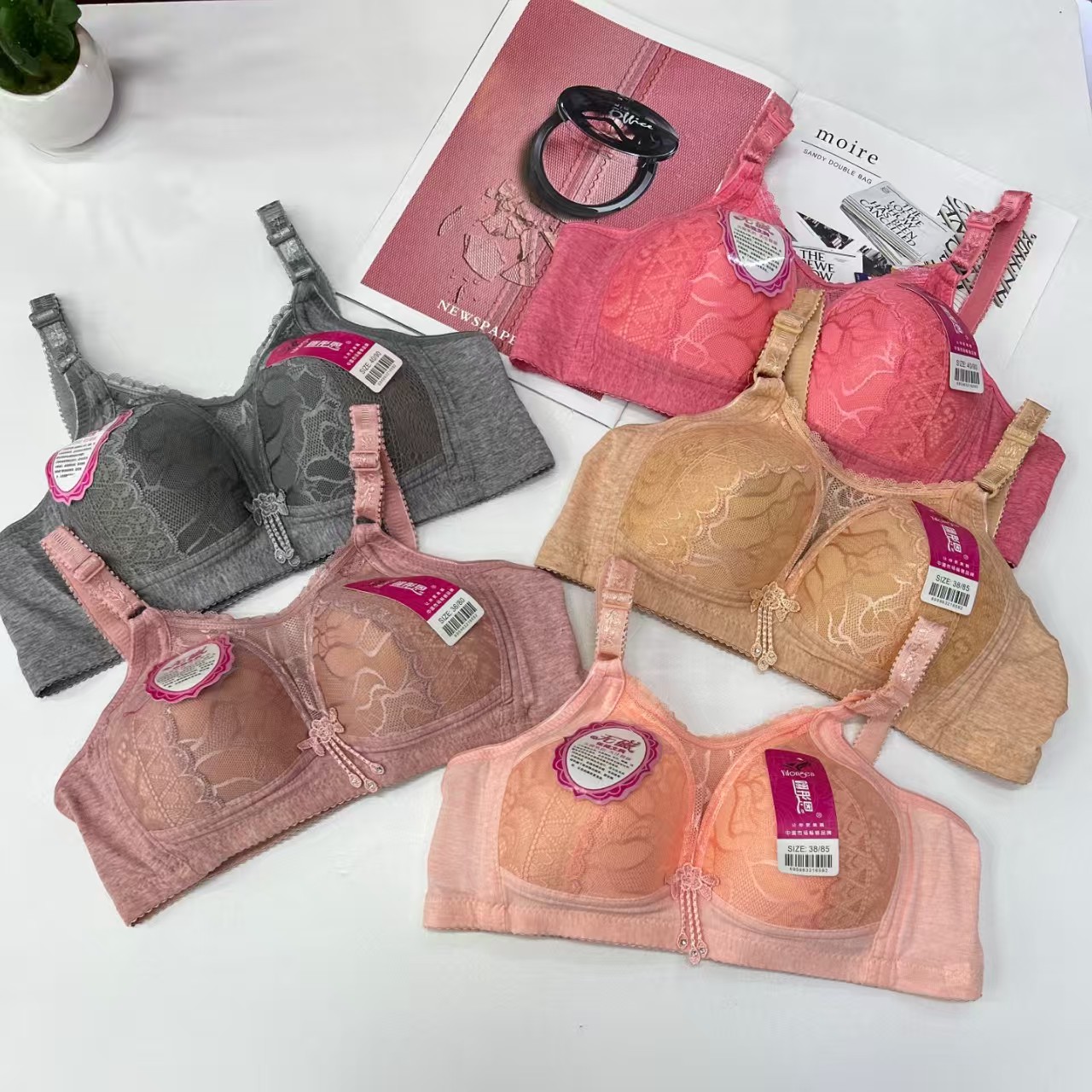 7153# Export to the Middle East and Africa in stock sexy women's bras, lift and gather comfortable and breathable sports bras for women, QNI details Picture