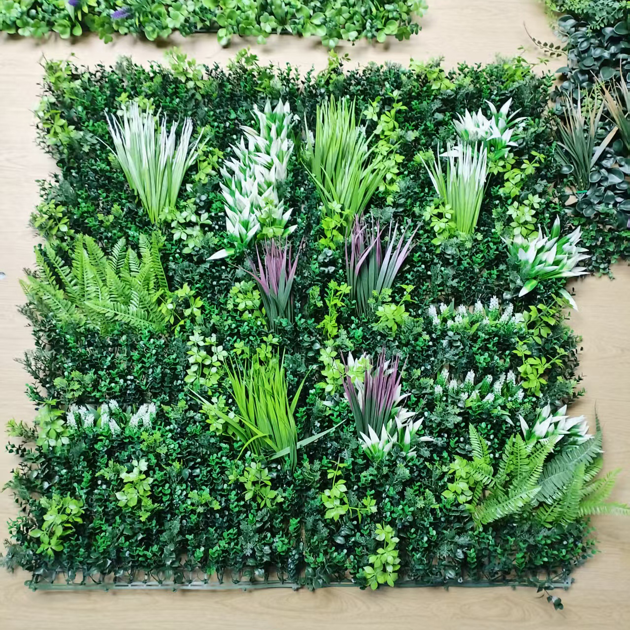 Artificial green plant walls, shopping mall landscape decoration materials, anti-aging artificial turf, plant wall background boards, export wedding gift decoration artificial plants details Picture