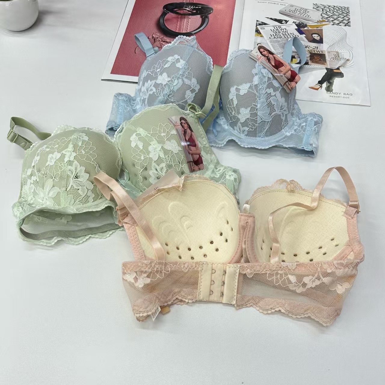 217# Export to the Middle East and Africa in stock sexy women's bras, lift and gather comfortable and breathable sports bras for women, QNI Application Scenario