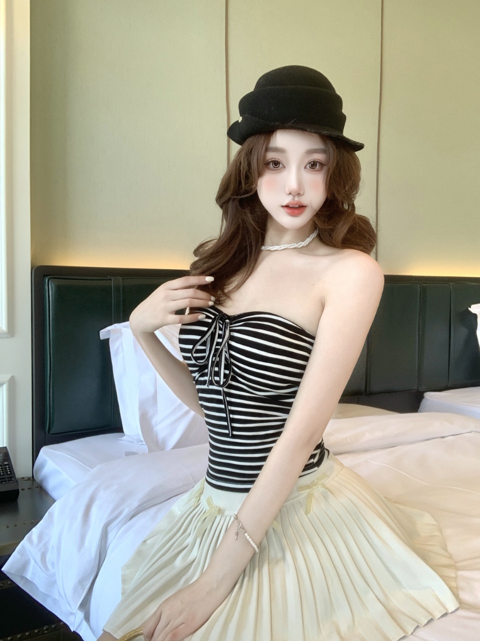 American hot girl striped strappy strapless vest for women, summer sleeveless, slimming, and form-fitting design. It can be worn as an inner layer and an outer layer top pic 4