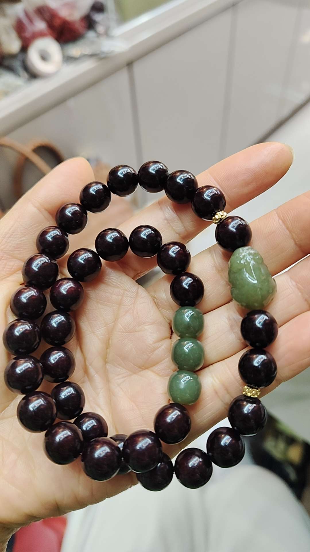 Small-leaf red sandalwood + Hetian jade PI Xiu + Hetian jade bucket bead bracelet