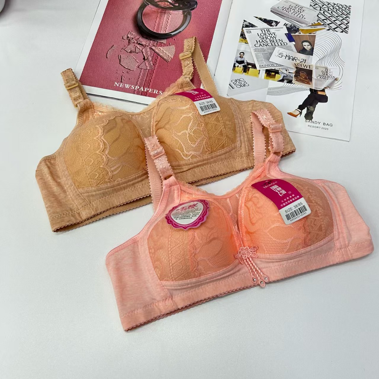 7153# Export to the Middle East and Africa in stock sexy women's bras, lift and gather comfortable and breathable sports bras for women, QNI Application Scenario