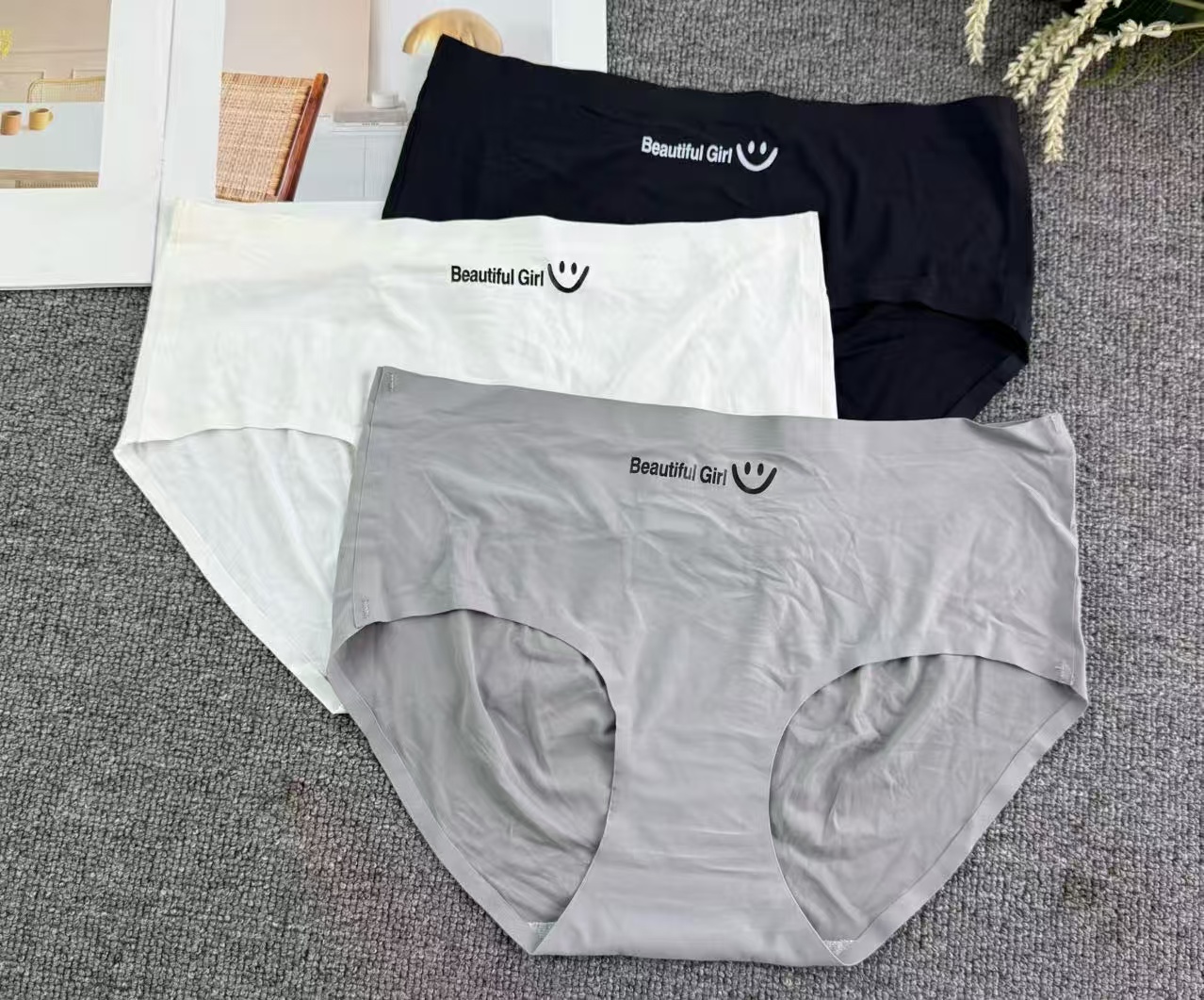 3014# Export to the Middle East and Africa, stock of women's ice silk briefs. Women's briefs are sexy, comfortable and can lift the buttocks. QNI full figure