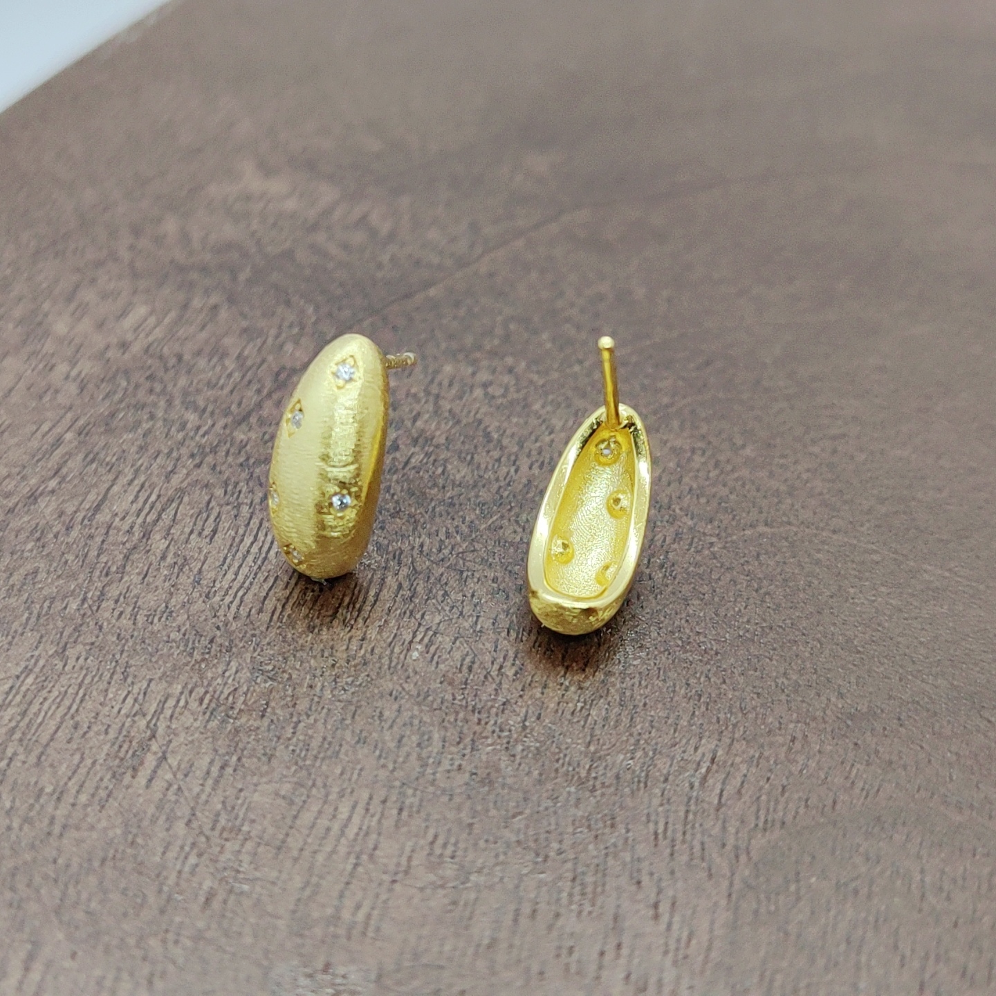Golden stud earrings in the shape of gold ingots, fashionable and simple stud earrings, multiple pairs of stud earrings, versatile for women details Picture
