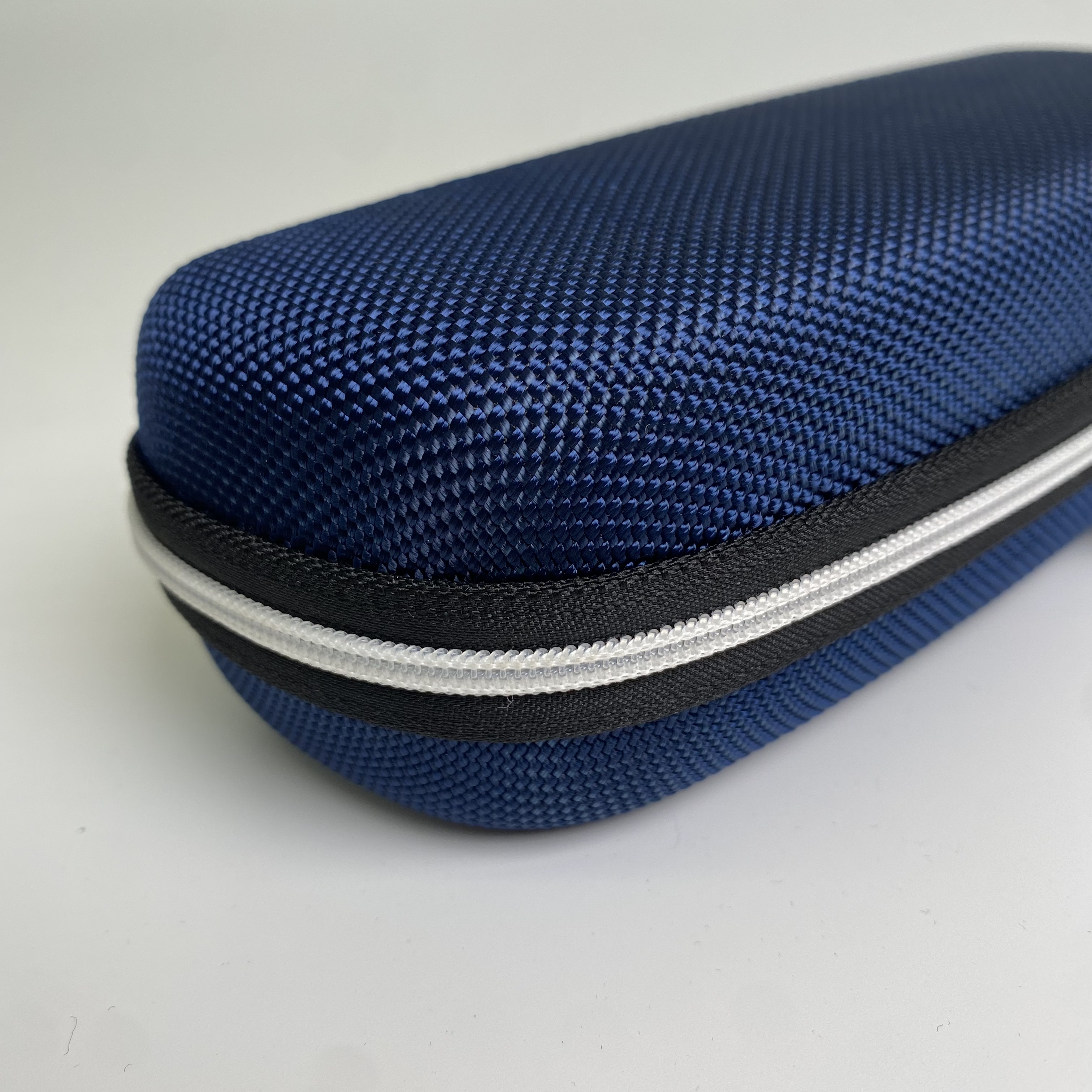 Dark blue Oxford cloth sunglasses with zipper case details Picture