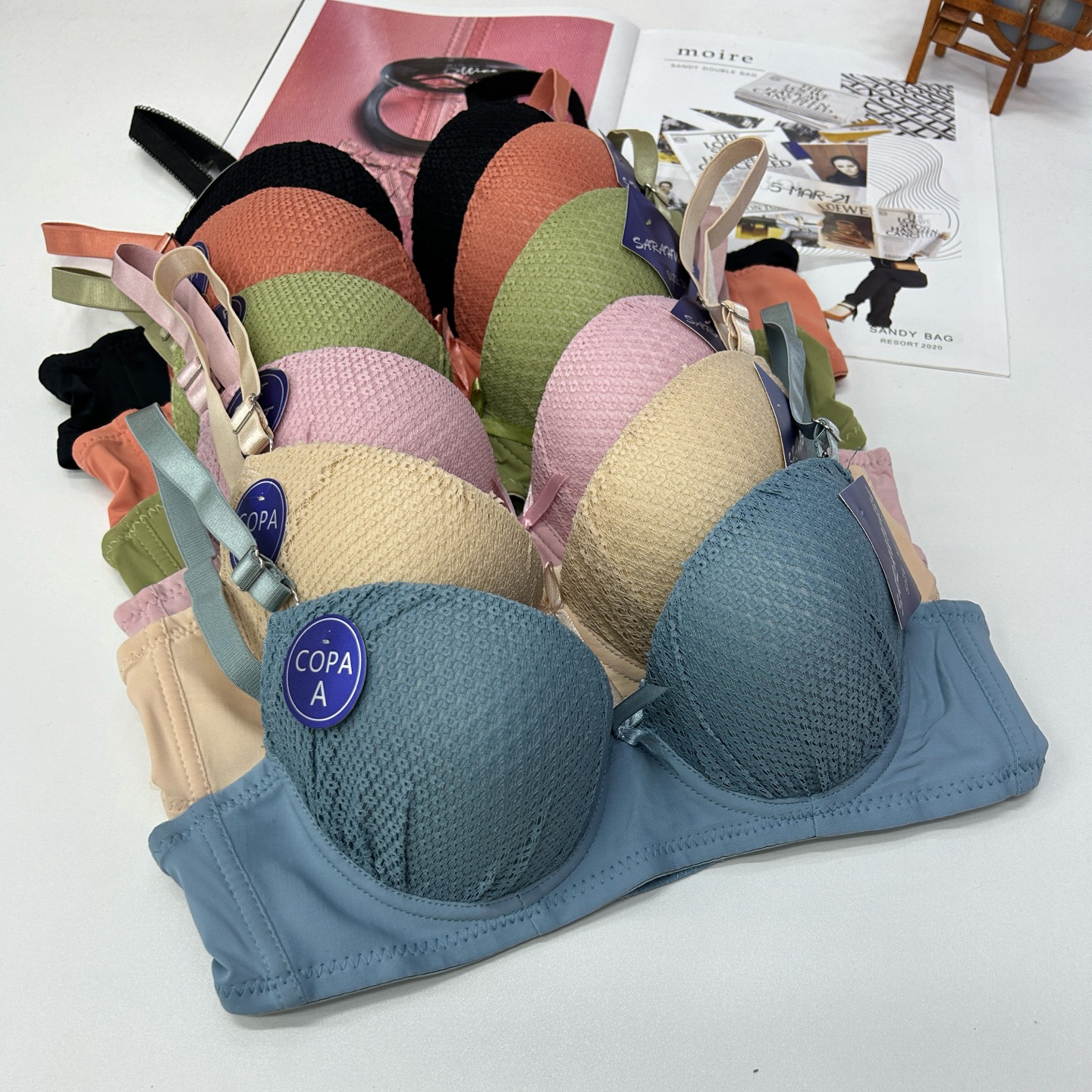X0128# Export of Middle East and Africa bras, sexy women's bras, small size bras with underwire, lace cup-shaped solid color women's bras, QNI full figure