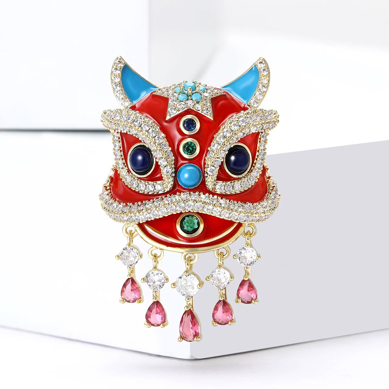 新款中国风铜锆石中国舞狮造型过年喜庆胸针高档百搭男女服饰胸花饰品别针