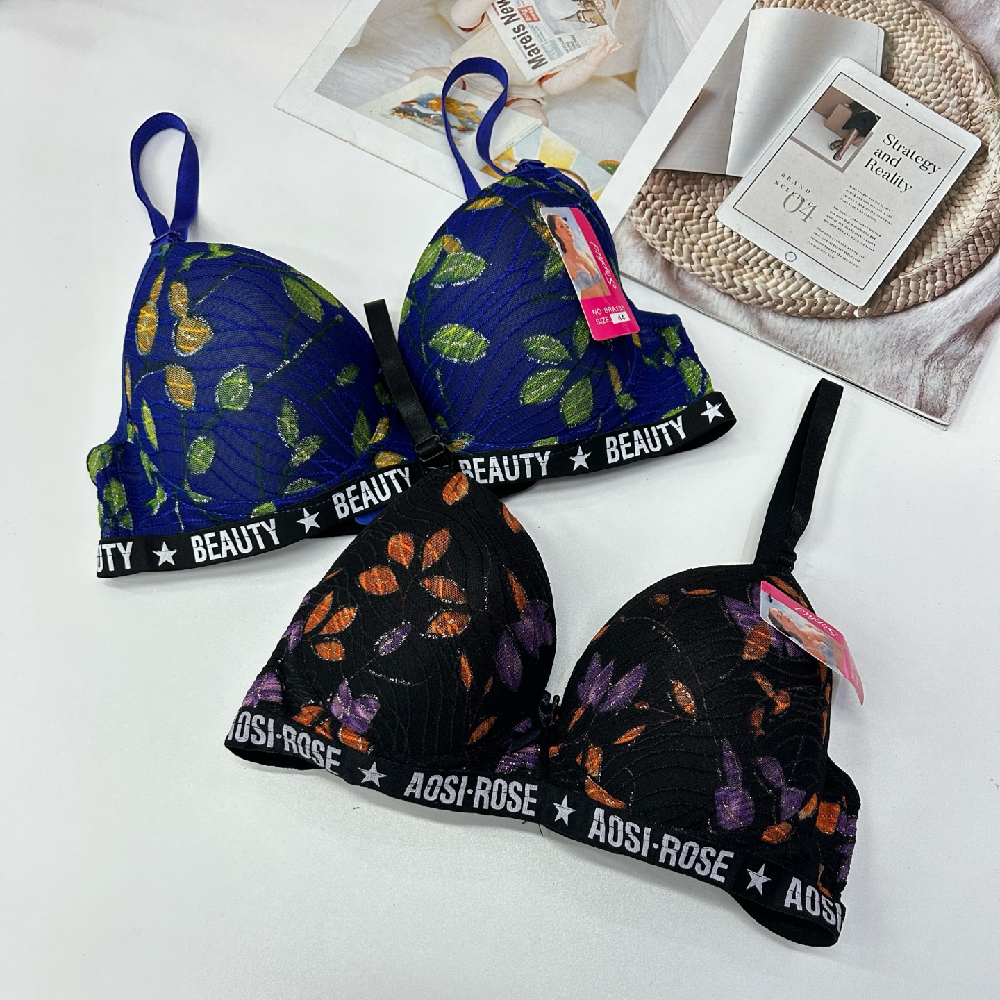 133# Export bras for the Middle East and Africa in stock. Women's sexy gathering printed lace cup face bras with steel rims and letter edges. Women's bra underwear QNI details Picture