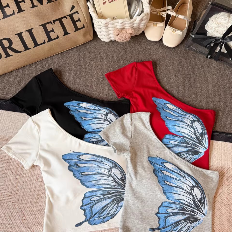 A hot girl style off-the-shoulder butterfly print short-sleeved T-shirt for women. Pair it with a short top with a chest pad for a slimming and form-fitting look in summer