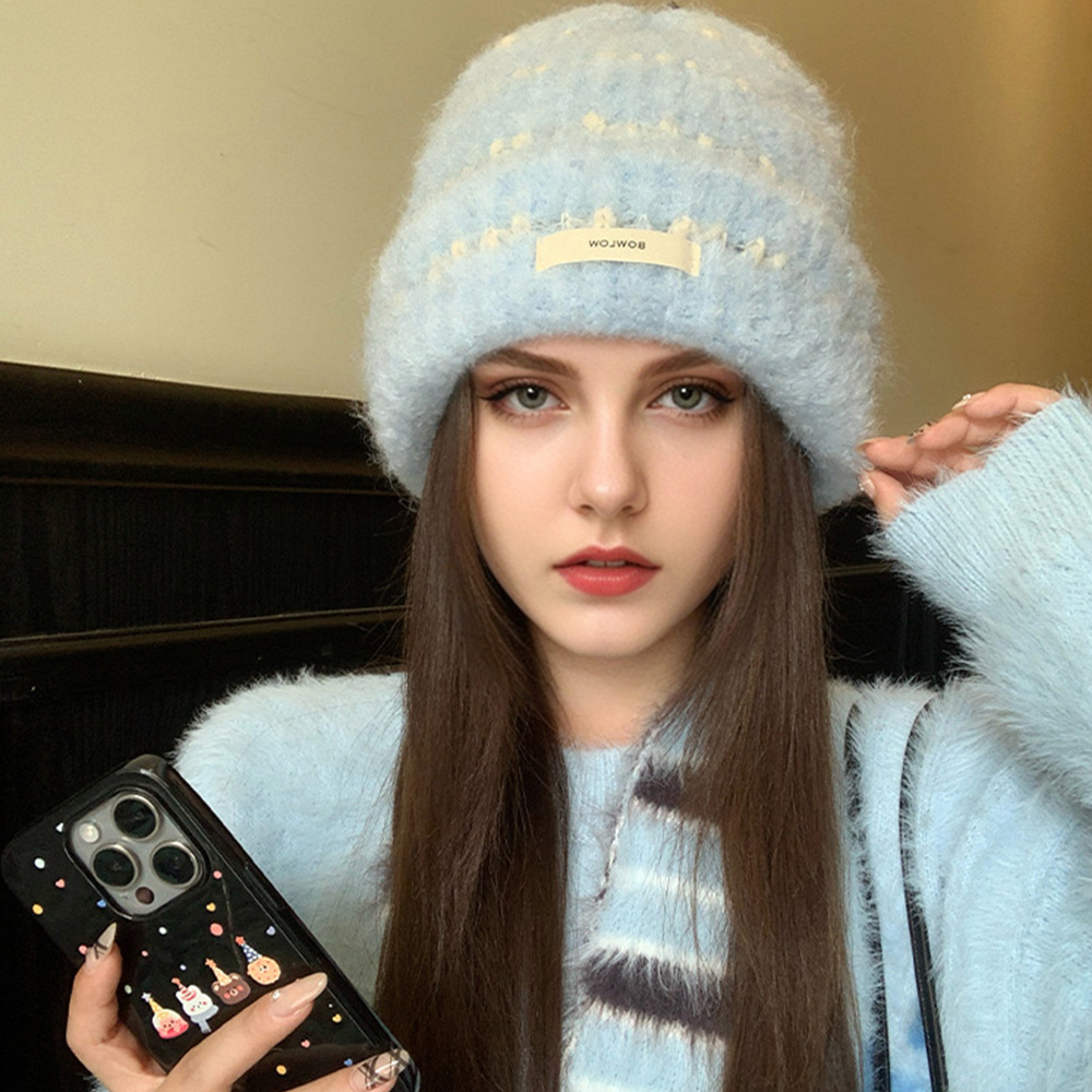 A new autumn and winter striped round-label woolen knitted cap for women, a versatile style with a large head circumference and all-wool knitted woolen cap for women
