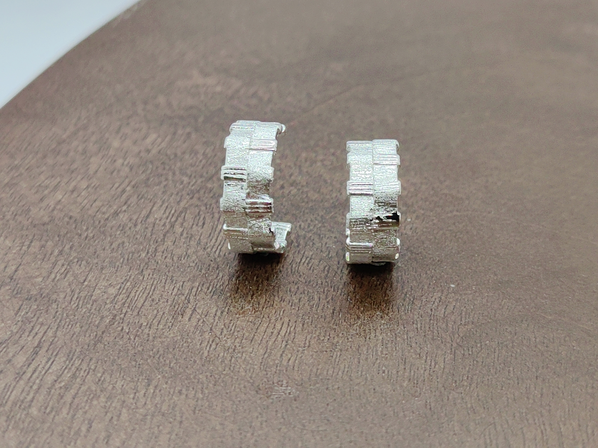 Silver woven texture earrings, jewelry, zirconia earrings, fashionable earrings and accessories