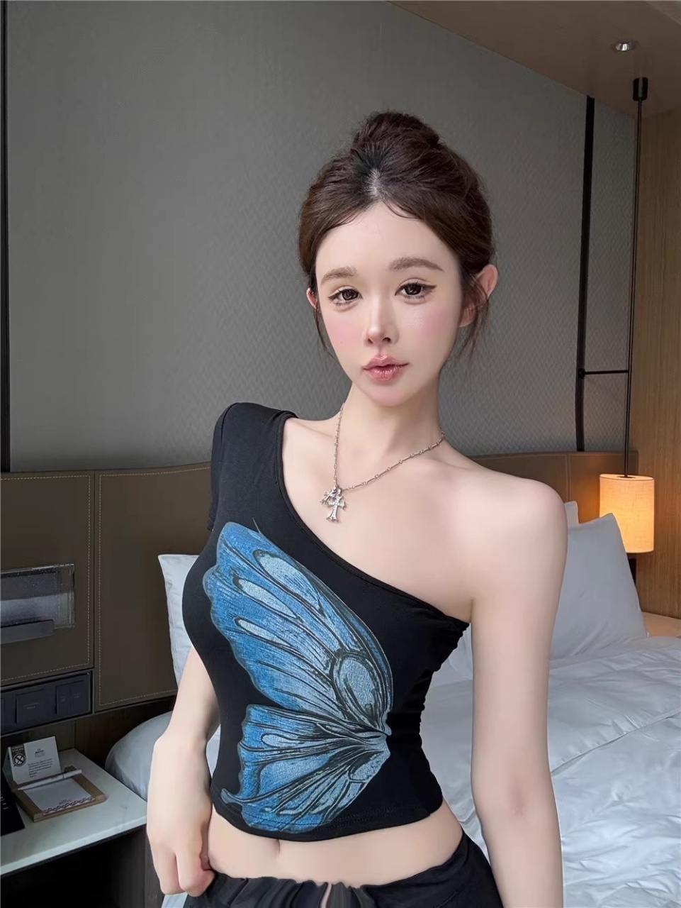 A hot girl style off-the-shoulder butterfly print short-sleeved T-shirt for women. Pair it with a short top with a chest pad for a slimming and form-fitting look in summer pic 5