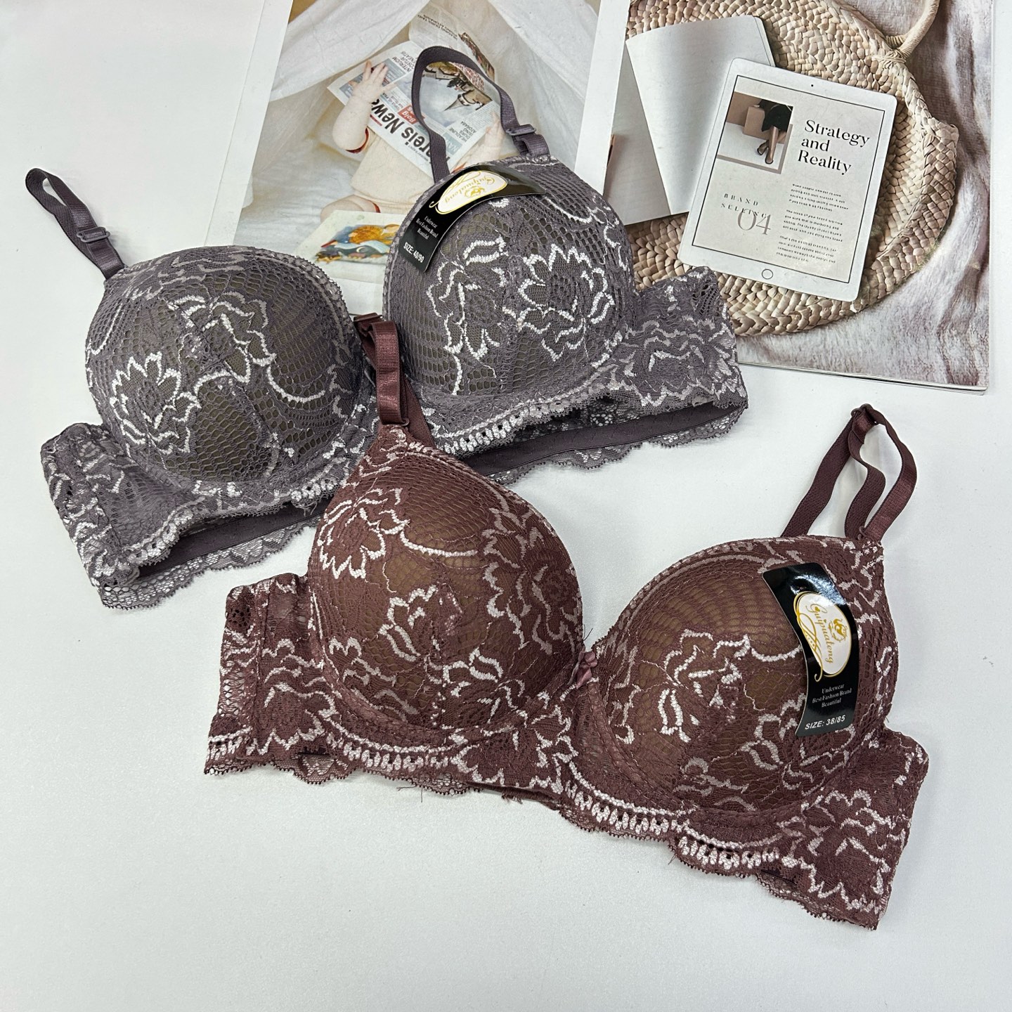 3168# Women's bra with steel rims, sexy and interesting lace cup face embroidery, lace print pattern gathering bra, comfortable and breathable lace overall bra, export to the Middle East and Africa women's bra underwear QNI Application Scenario