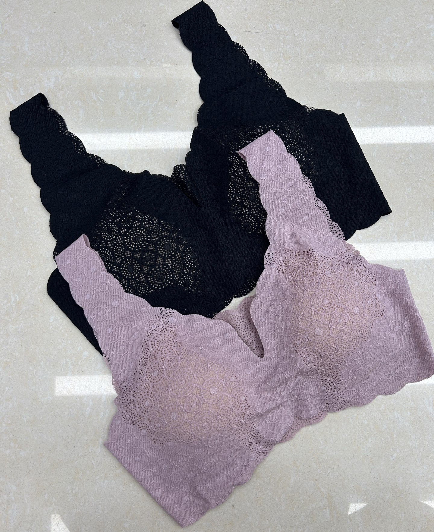 703# Export to the Middle East and Africa, inventory of beautiful back sexy imitation lace wavy edge women's seamless bra, beautiful back wide band seamless undergarment QNI Application Scenario