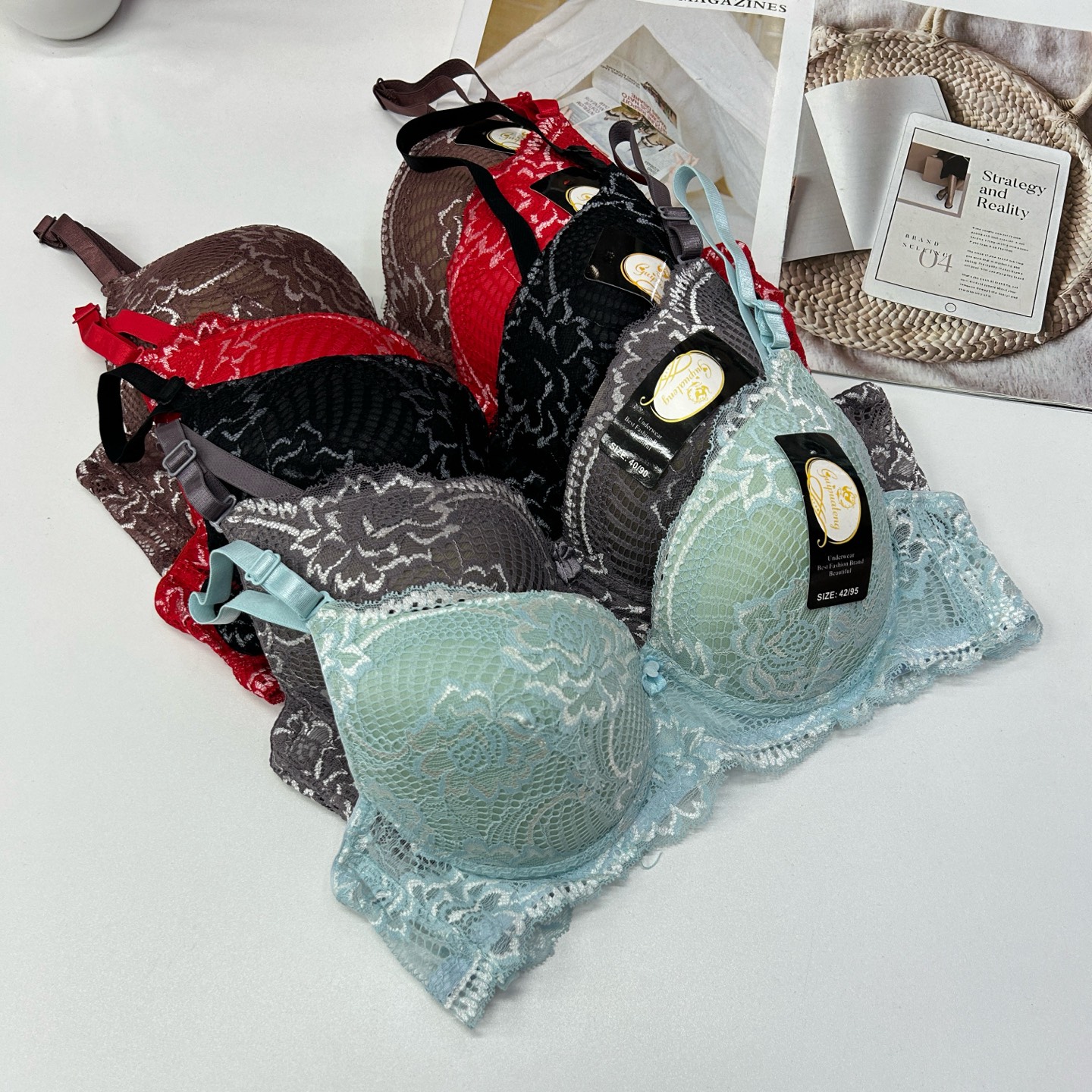 3168# Women's bra with steel rims, sexy and interesting lace cup face embroidery, lace print pattern gathering bra, comfortable and breathable lace overall bra, export to the Middle East and Africa women's bra underwear QNI Item Picture