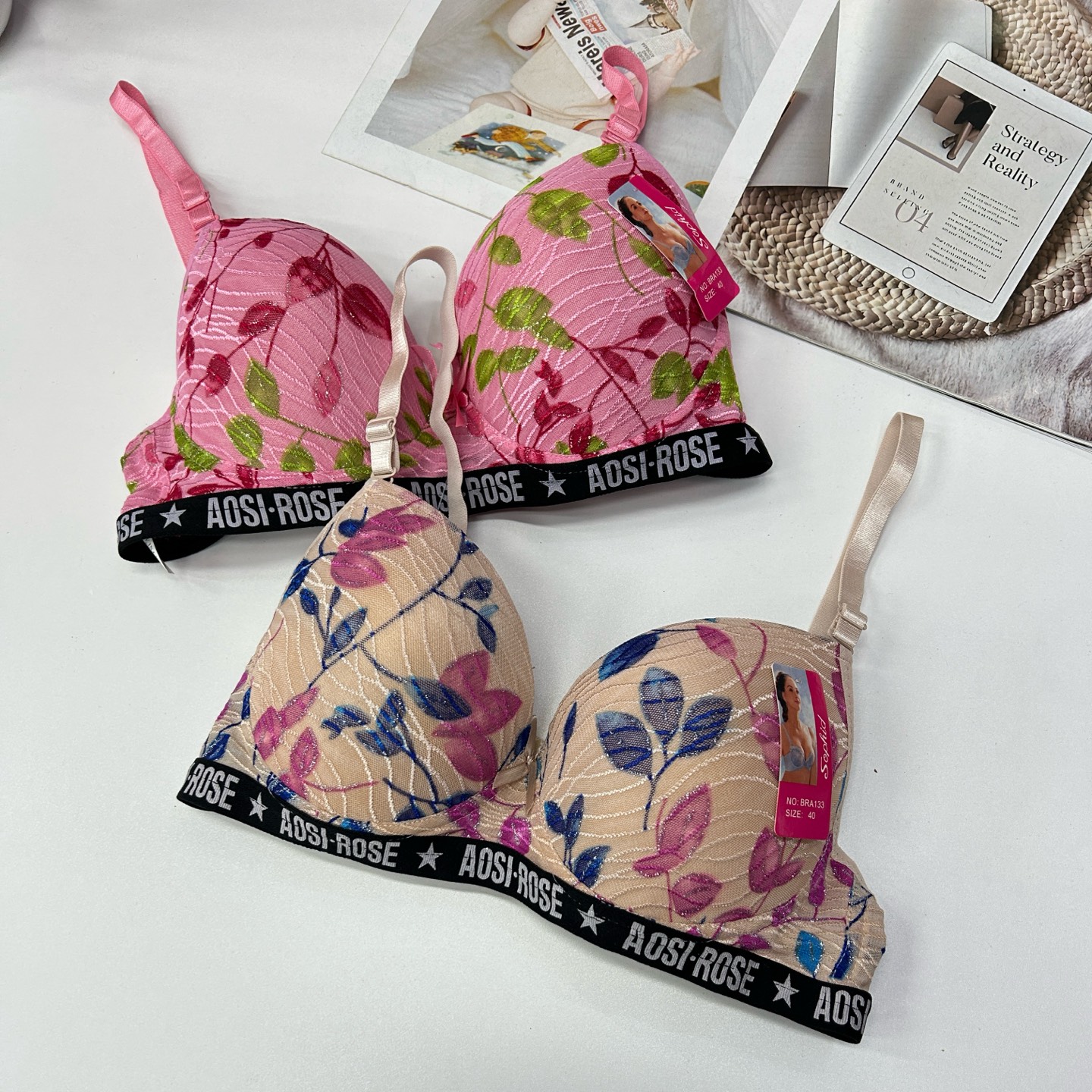 133# Export bras for the Middle East and Africa in stock. Women's sexy gathering printed lace cup face bras with steel rims and letter edges. Women's bra underwear QNI Application Scenario
