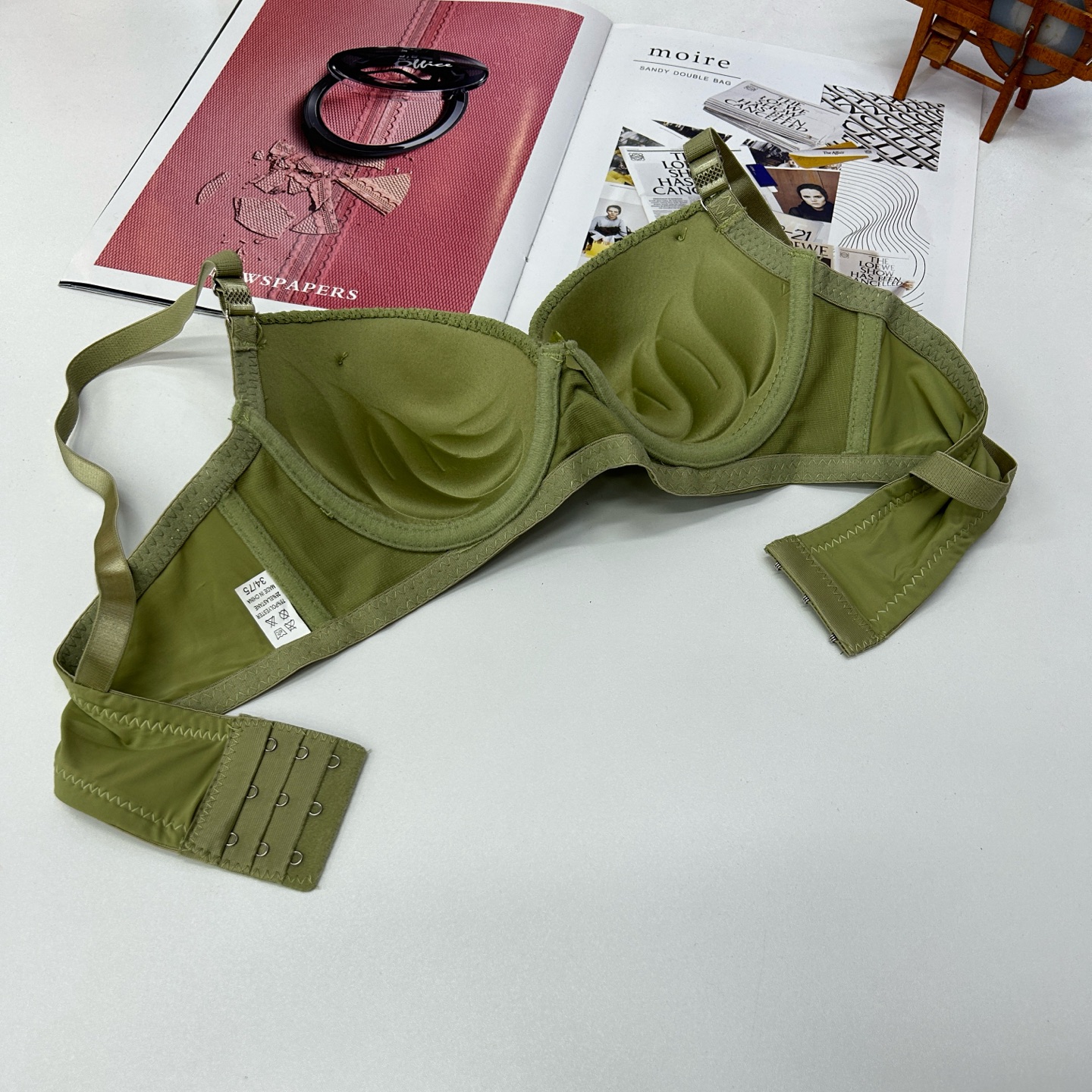 X0128# Export of Middle East and Africa bras, sexy women's bras, small size bras with underwire, lace cup-shaped solid color women's bras, QNI Item Picture