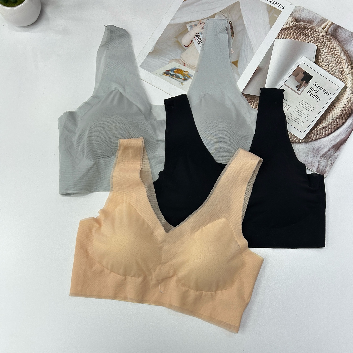 4416# Stock Ladies' beautiful back broadband vest, sexy and seamless bra, skin-hugging, light and breathable, detachable breast pad, export to the Middle East and Africa, QNI full figure