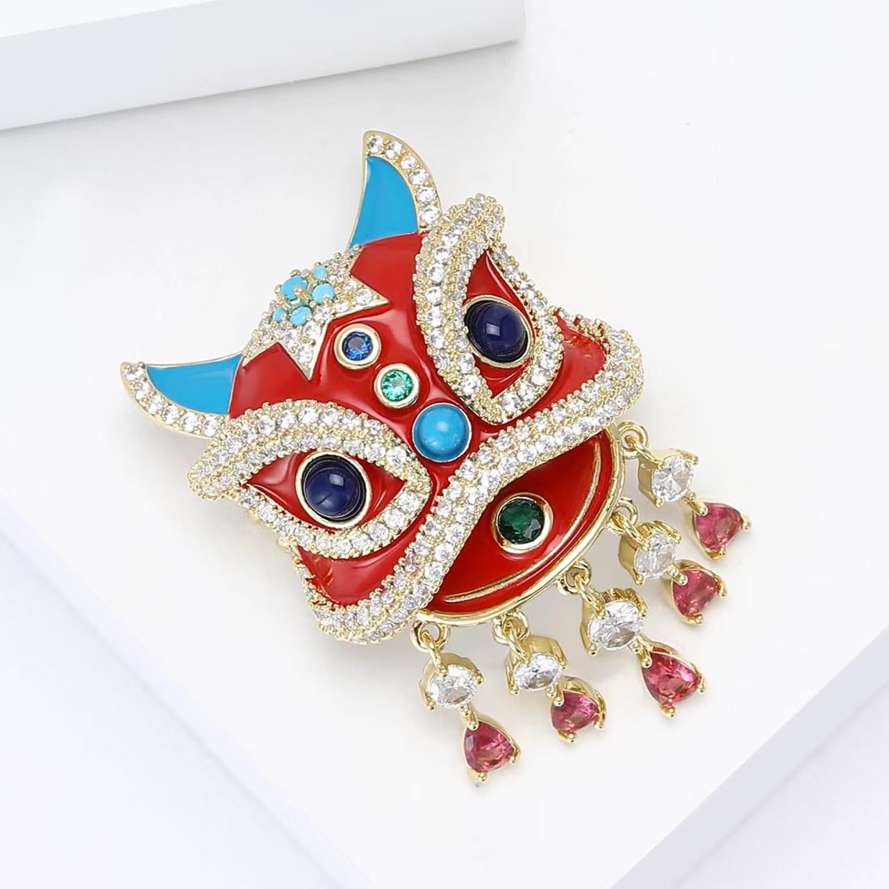 New Chinese-style copper zircon Chinese lion dance New Year festive brooch, high-end and versatile men's and women's clothing brooch accessory pin details Picture