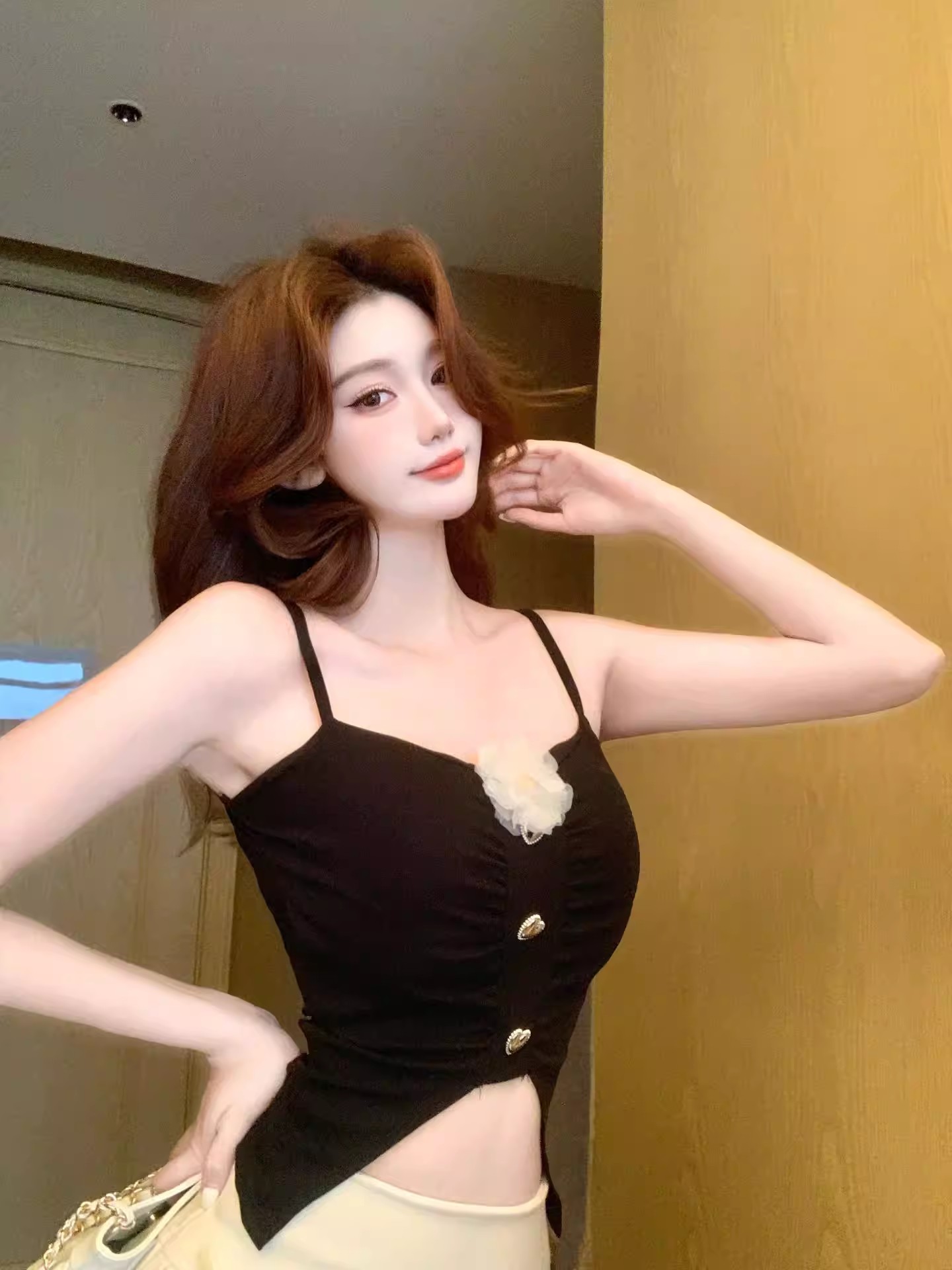 A sexy three-dimensional flower-decorated halter top for women to wear as an inner or outer layer in summer, with a chest pad and a spicy girl style versatile top that is trendy pic 8