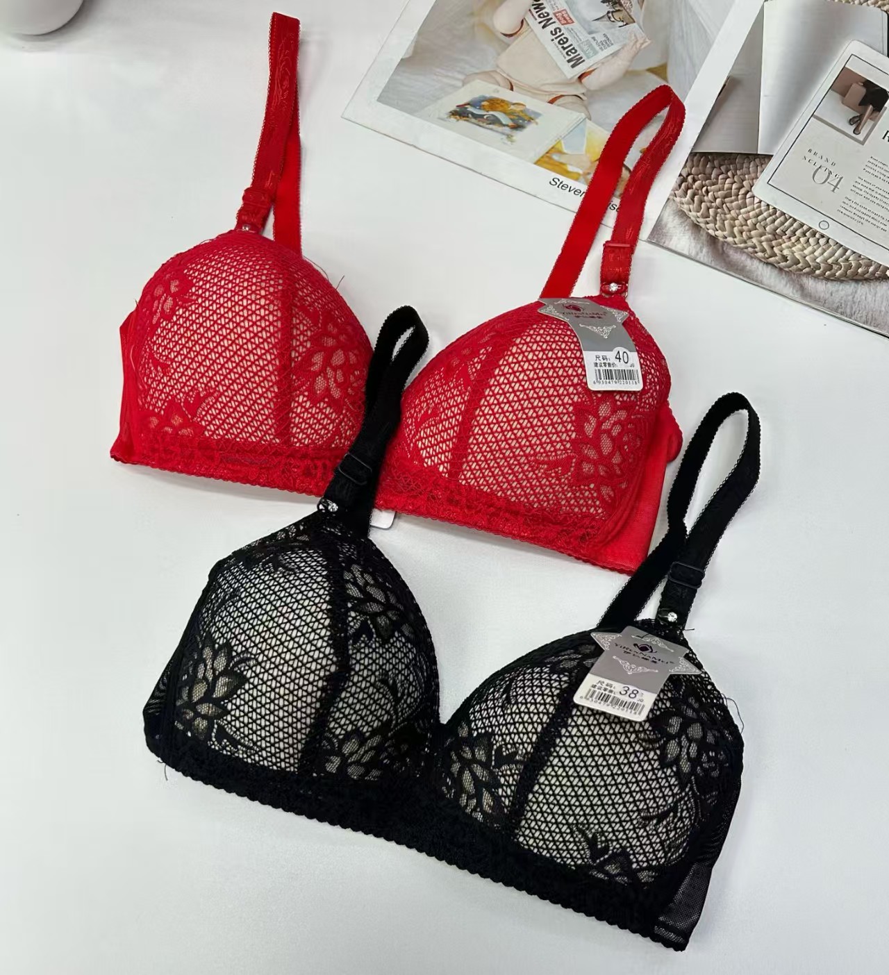 029# Ladies' Bra in stock: Large size lace cup-shaped solid color comfortable gathering lift bra, sexy and romantic bra, three-breasted sports bra, underwear QNI details Picture