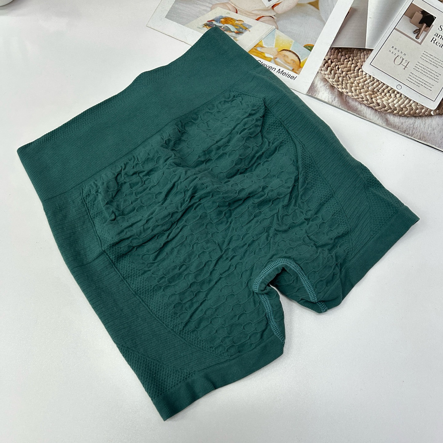 内裤/女生内裤/内裤款式/性感丁字裤/内裤女模特细节图