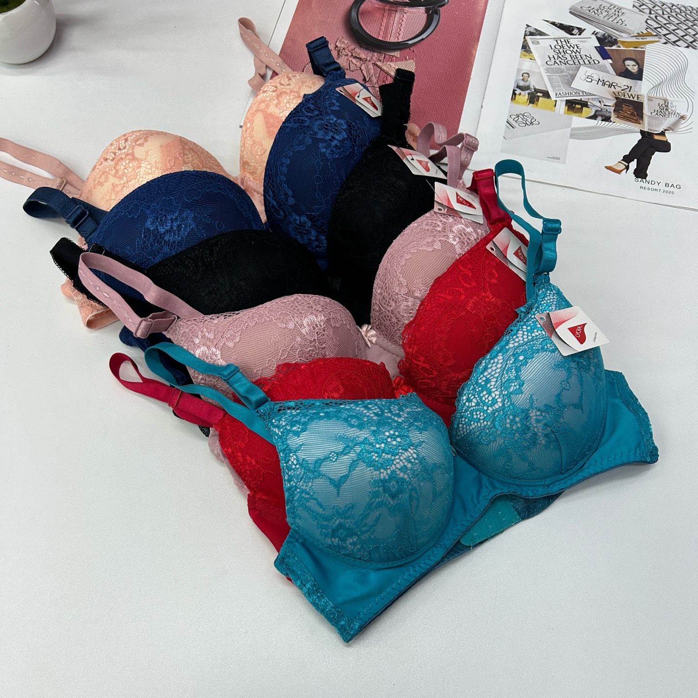 184# Export Middle East and Africa women's bras Solid color lace cup surface sexy and interesting bra embroidery decoration comfortable lifting and gathering sports bra underwear QNI Item Picture