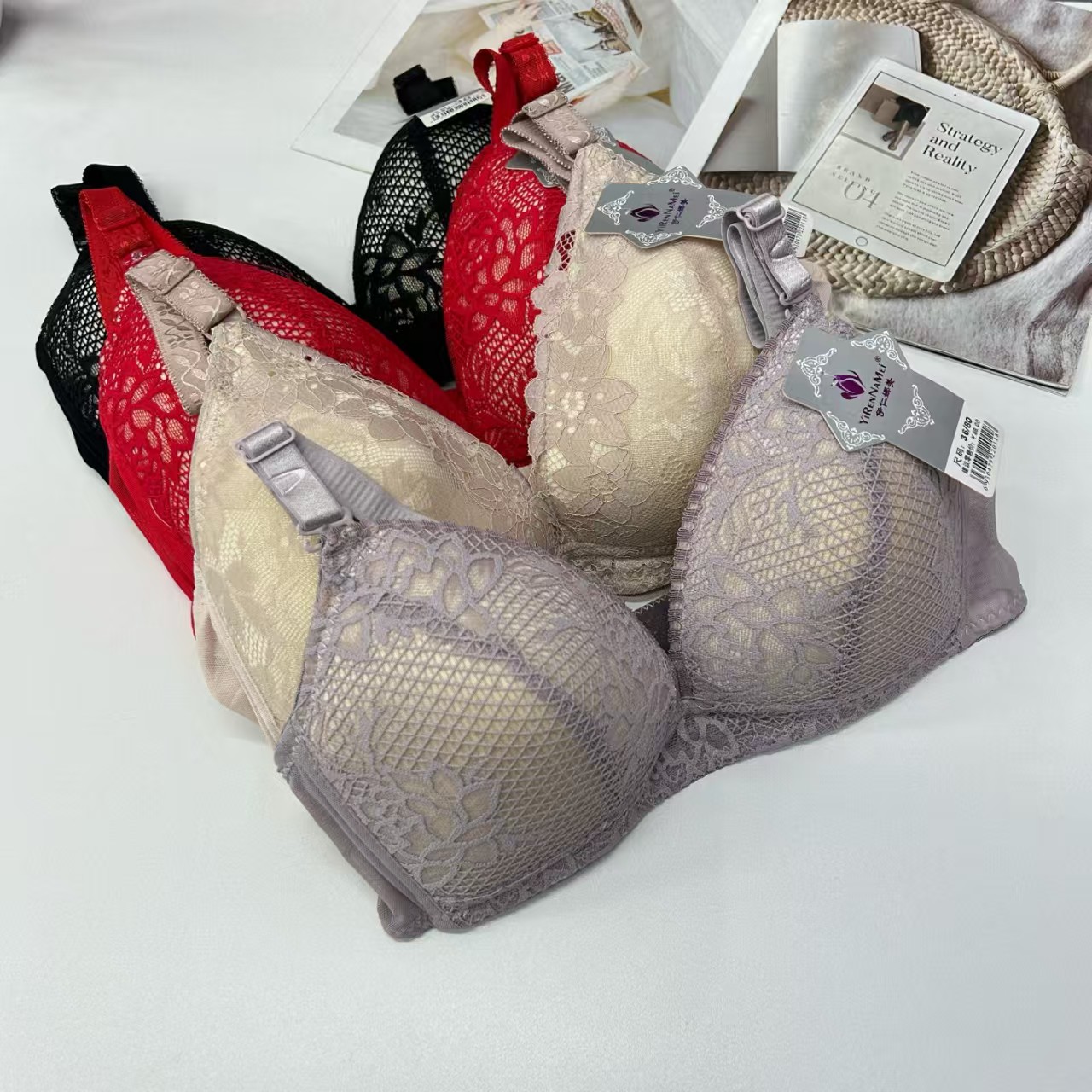 029# Ladies' Bra in stock: Large size lace cup-shaped solid color comfortable gathering lift bra, sexy and romantic bra, three-breasted sports bra, underwear QNI Item Picture