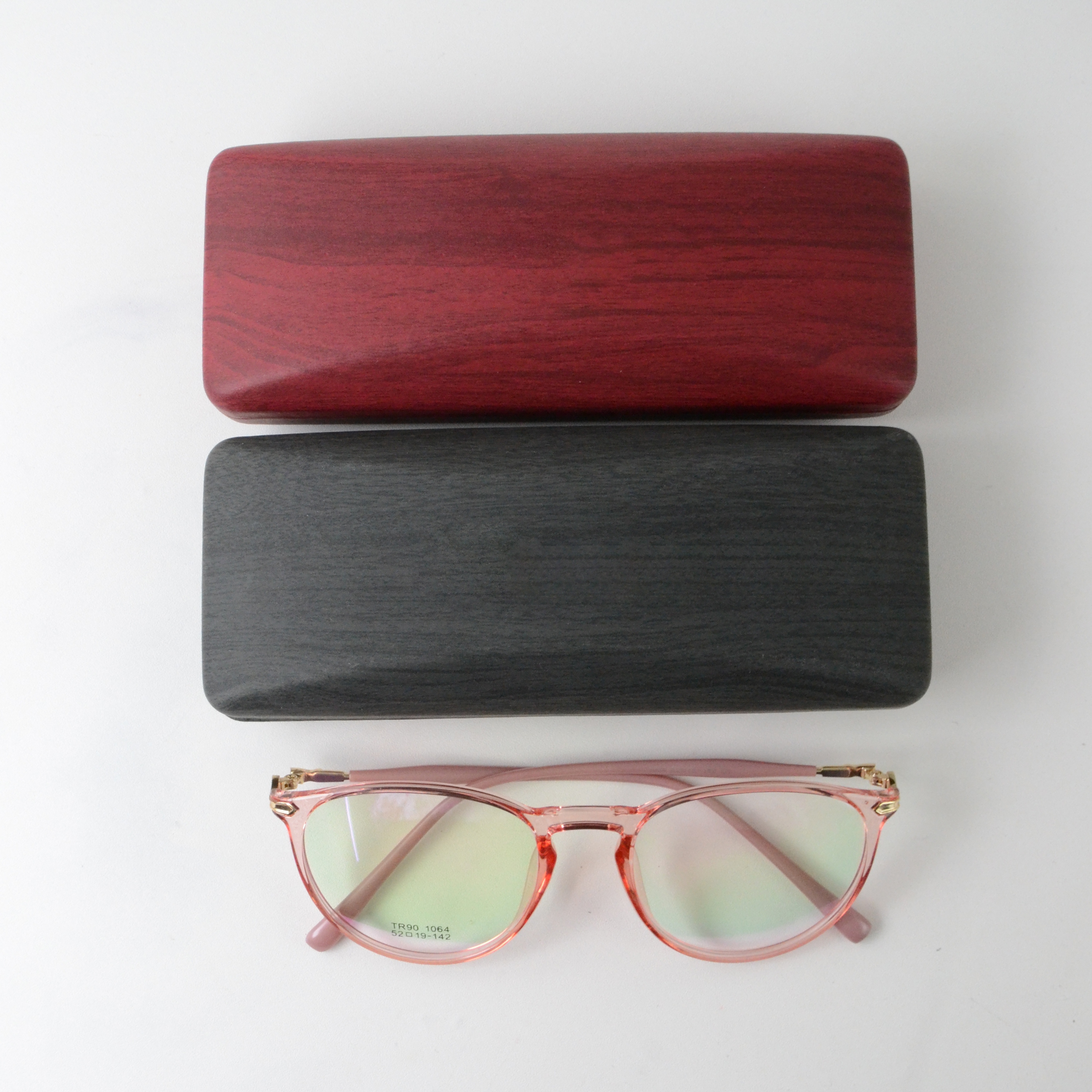 Leather wood grain spectacle frame, myopia glasses case Application Scenario