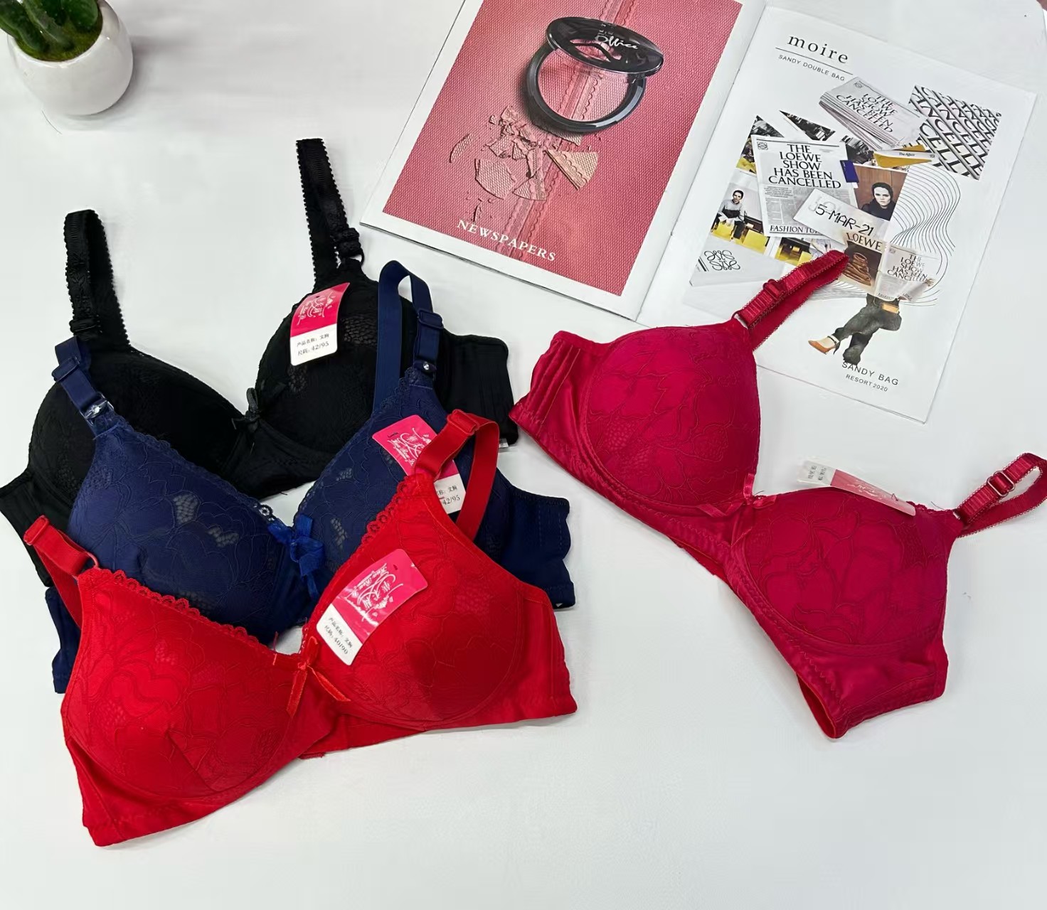 388# Export to the Middle East and Africa: Women's large-sized bras, underwear, lace, butterfly cup face, decorative bras, sexy and interesting, comfortable bras, gathering and lifting sports bras, QNI Item Picture
