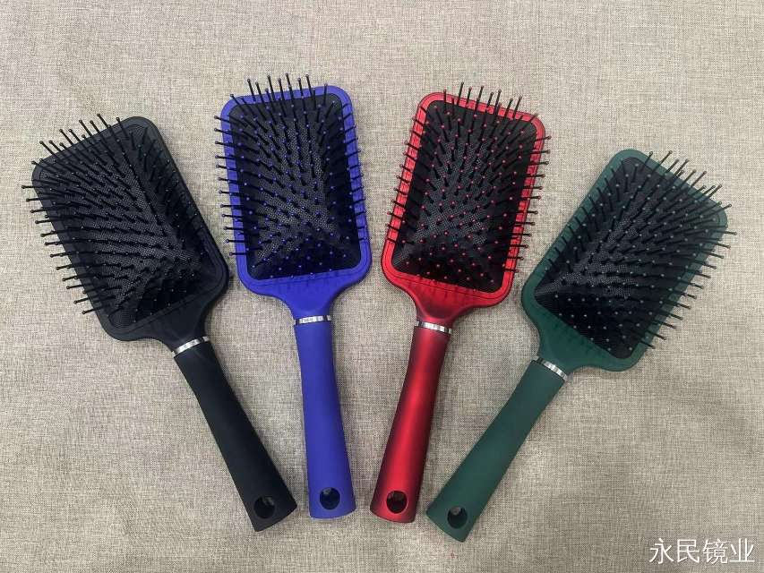 【 Yongmin Mirror Industry 】9581-69 Elastic Paint Hair Comb, with a fashionable and simple design and exquisite packaging, soothes scalp pressure