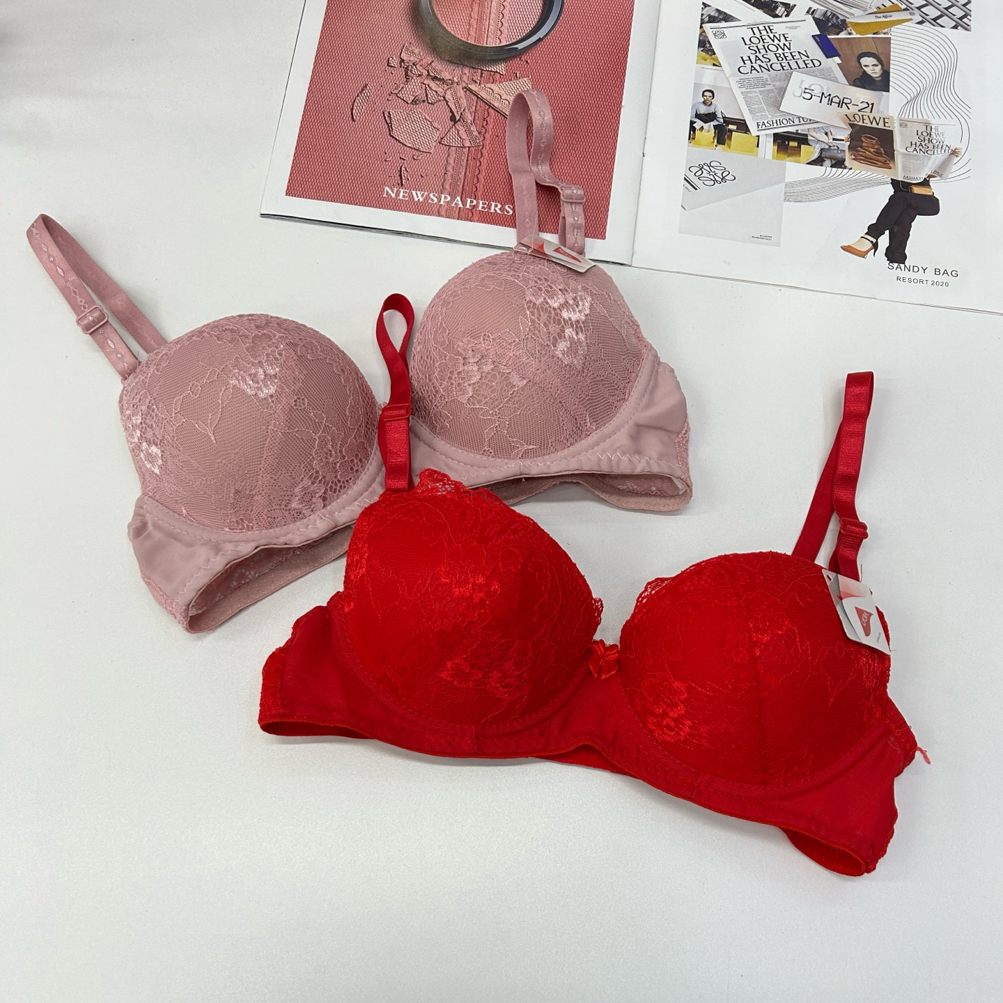 184# Export Middle East and Africa women's bras Solid color lace cup surface sexy and interesting bra embroidery decoration comfortable lifting and gathering sports bra underwear QNI Application Scenario
