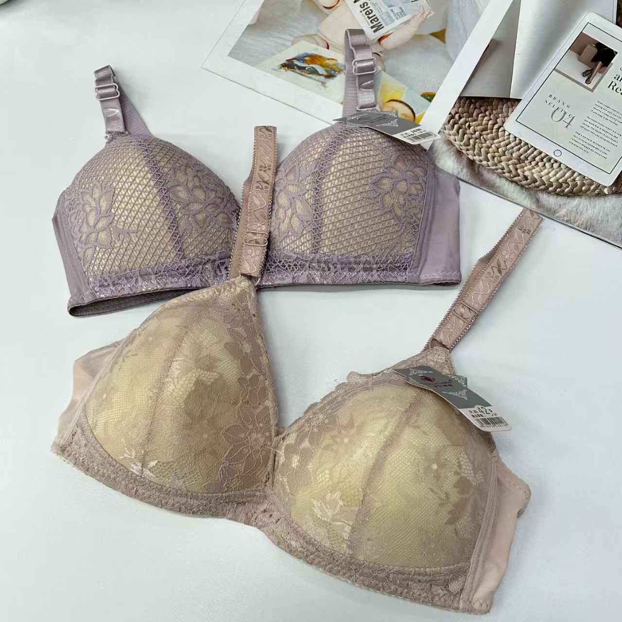 029# Ladies' Bra in stock: Large size lace cup-shaped solid color comfortable gathering lift bra, sexy and romantic bra, three-breasted sports bra, underwear QNI Specification drawing