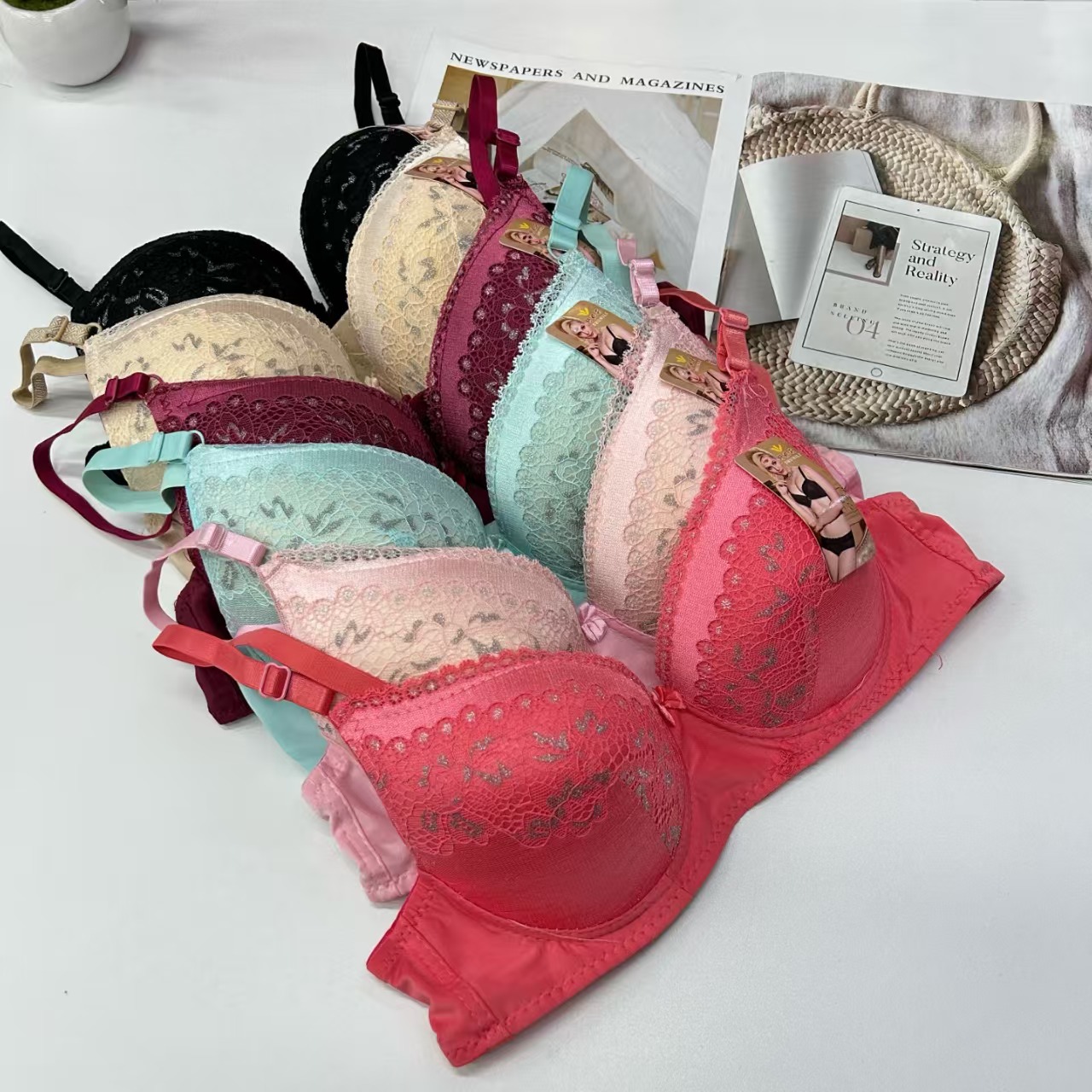 1197# Export stock women's bra Lace Cup surface solid color overall embroidery decoration bra Gathering lift comfortable sports bra Women's underwear bra QNI Item Picture