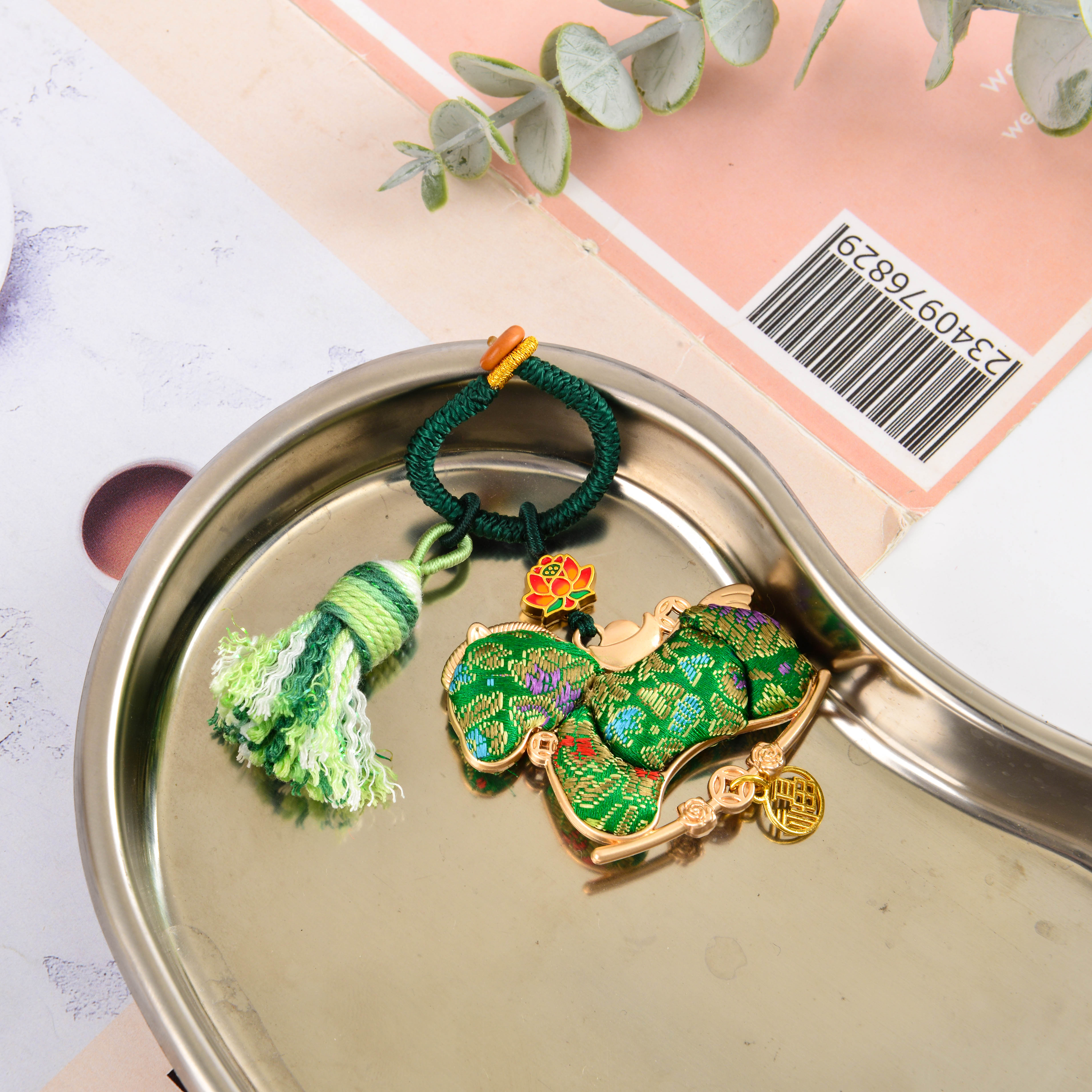 The keychain of Song Jincai, a new Chinese-style intangible cultural heritage of the Year of the Horse, must be hung on a car. The minimum order quantity is one. Application Scenario