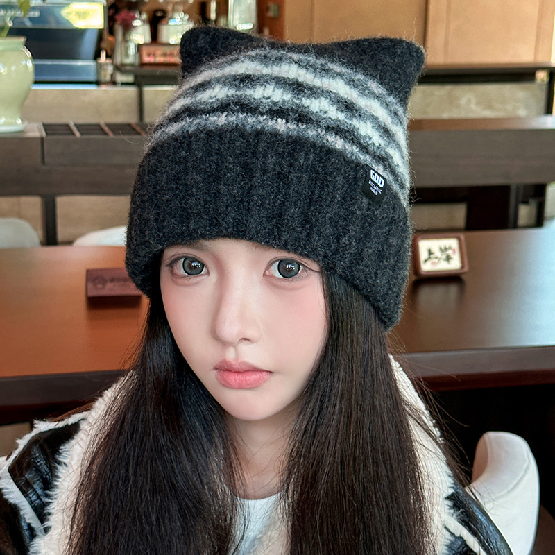 New cute antler knitted cap for women's autumn and winter warmth woolen cap with velvet ear-protecting pullover hat Item Picture
