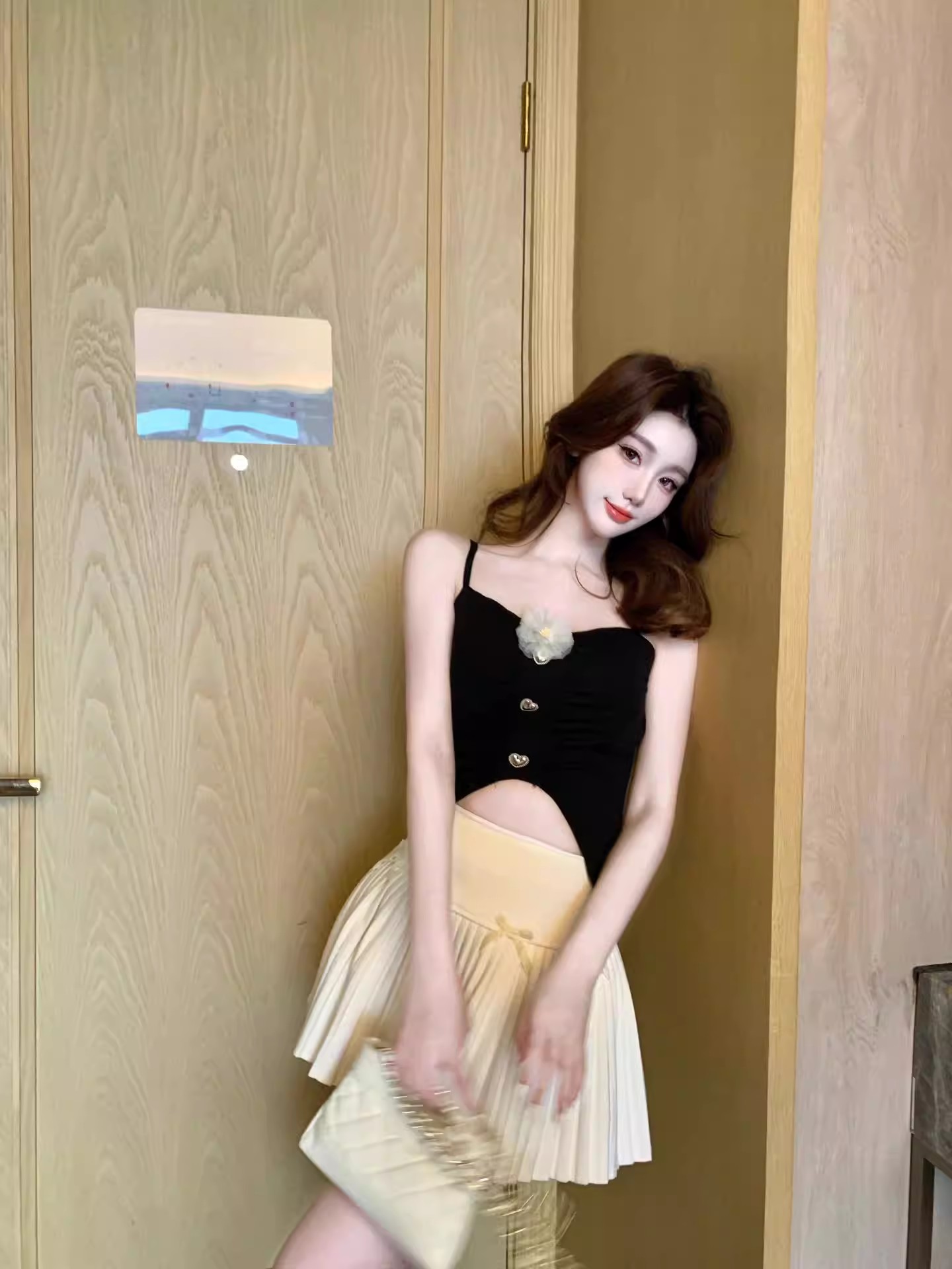 A sexy three-dimensional flower-decorated halter top for women to wear as an inner or outer layer in summer, with a chest pad and a spicy girl style versatile top that is trendy pic 9