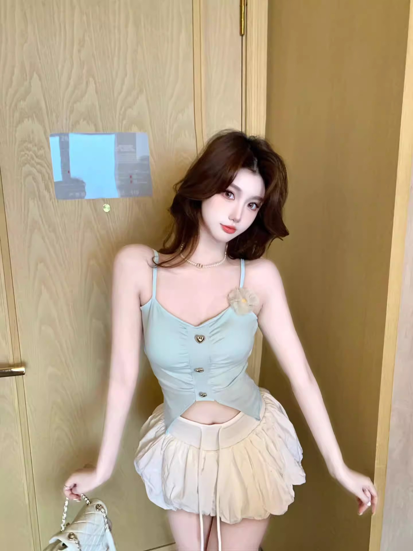 A sexy three-dimensional flower-decorated halter top for women to wear as an inner or outer layer in summer, with a chest pad and a spicy girl style versatile top that is trendy pic 3