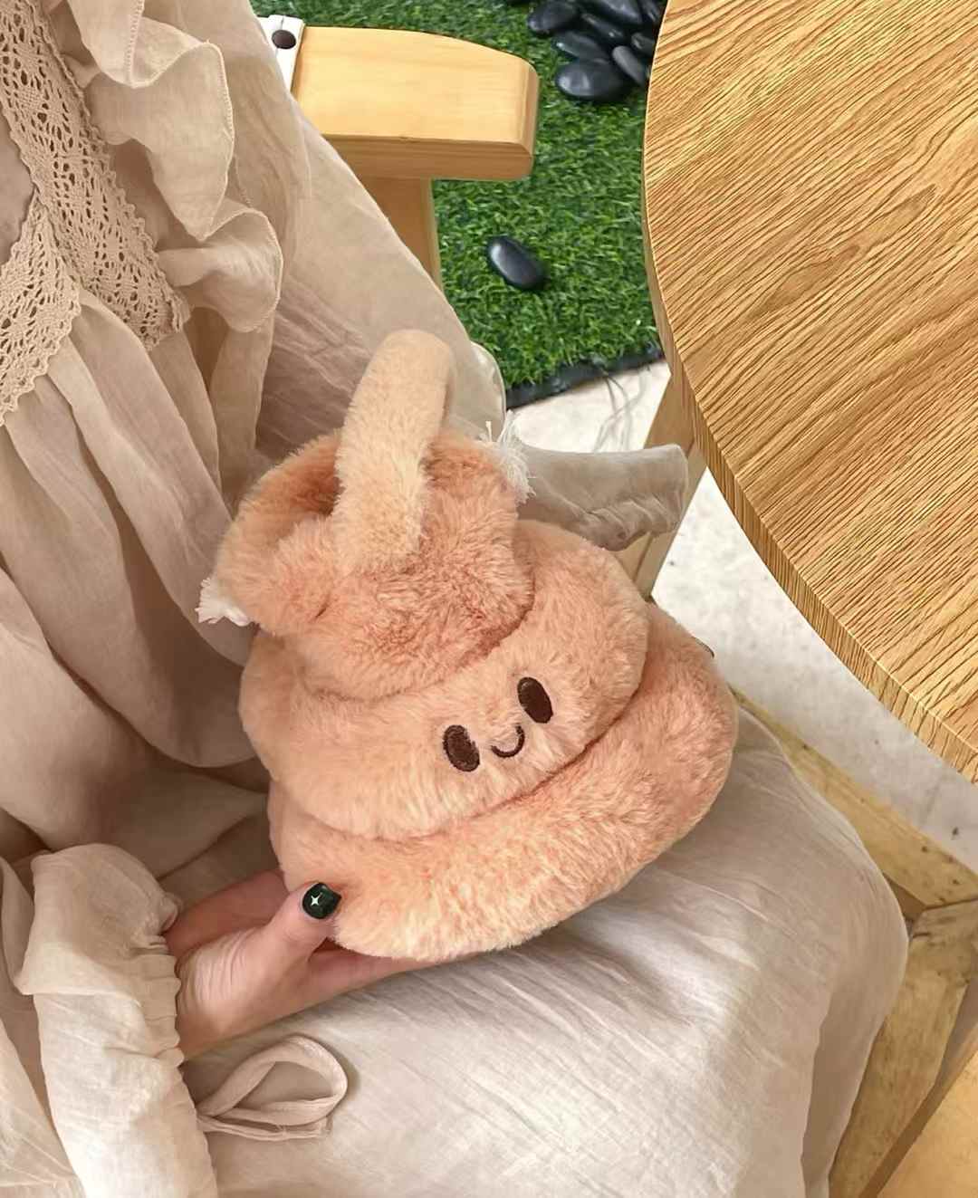 Cute and adorable plush bag, with cute expression design, paired with a retro background, fashionable and soothing. Item Picture