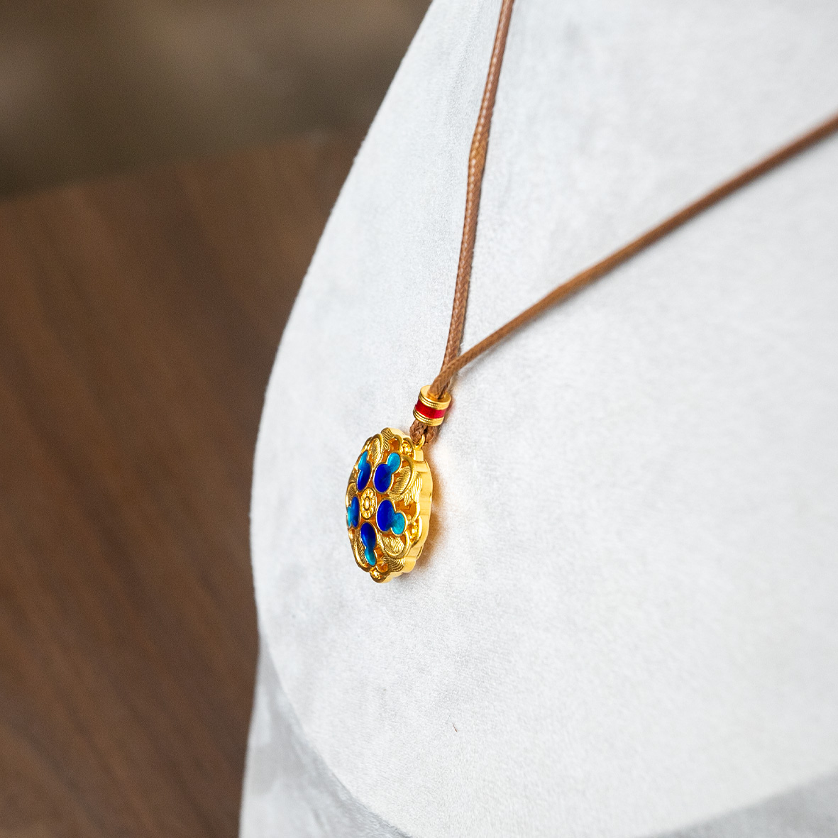 Gold-encrusted with silver, inlaid pendant, enamel silver jewelry, Thangka head accessory, retro necklace pendant Item Picture