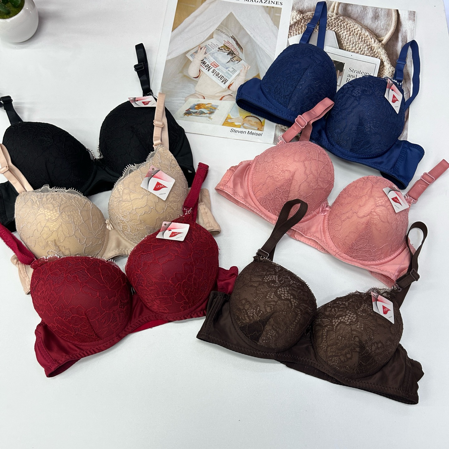 183# for export, there are steel-belted bras for women, large-sized comfortable gathering bras, comfortable sexy and romantic bras, solid-color lace cup-shaped sports bras, QNI full figure