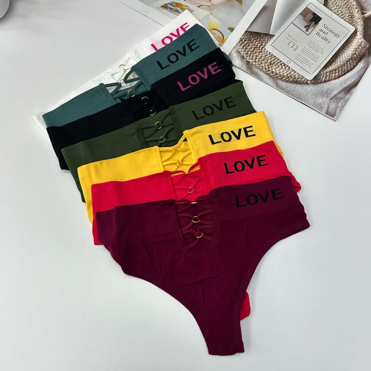 004# Foreign Trade Bestseller Seamless Sexy thong, high-waisted waist fitness yoga underwear, sports T pants, women's fashionable and sexy QNI Item Picture