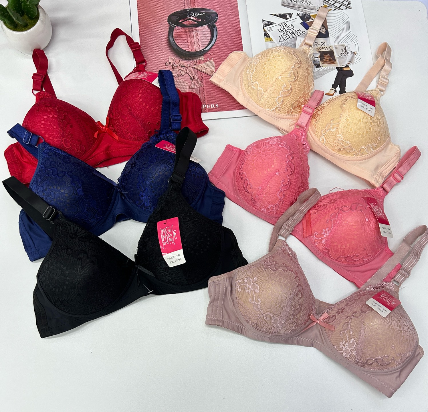 378# For export to the Middle East and Africa, women's bras are solid color lace cup-shaped, comfortable, sexy and romantic bras, lifting and gathering sports bras, women's bras, underwear, QNI full figure