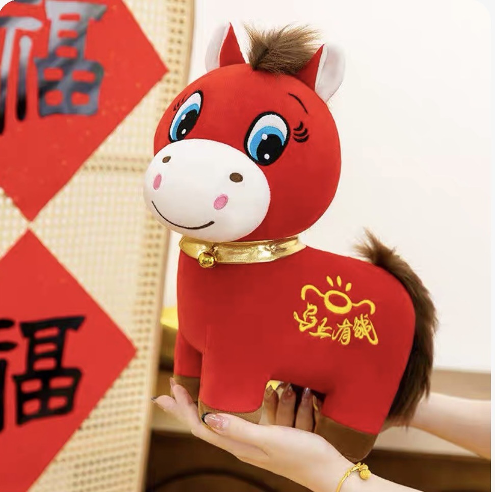 The mascot of the Year of the Horse, the cute little red horse, the zodiac horse doll, the gifts for the annual meeting event, the throw pillow, the plush toy Specification image