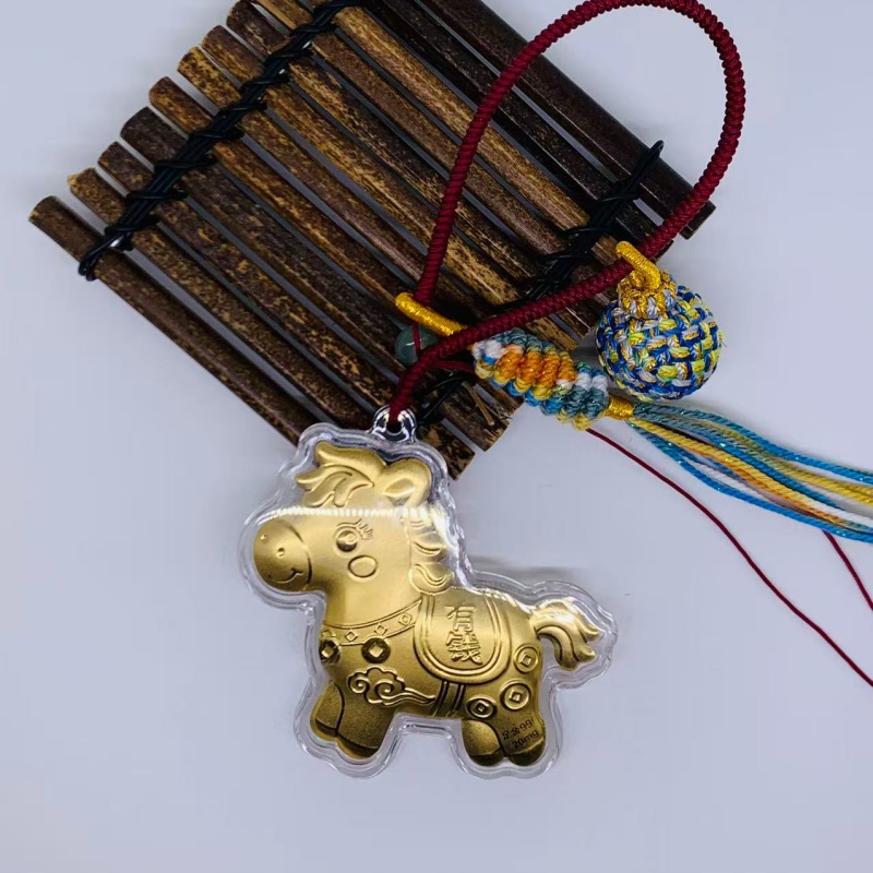 The Year of the Horse plastic foil gold style keychains, pendants and bags, with a minimum order of one. The color of the braided rope will be randomly dispatched details Picture