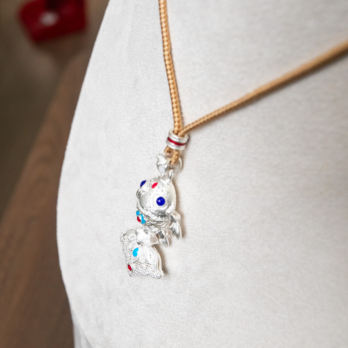 999 silver hand-engraved, hollowed-out three-dimensional carving, fish-shaped pendant jewelry, silver accessory, retro style Item Picture