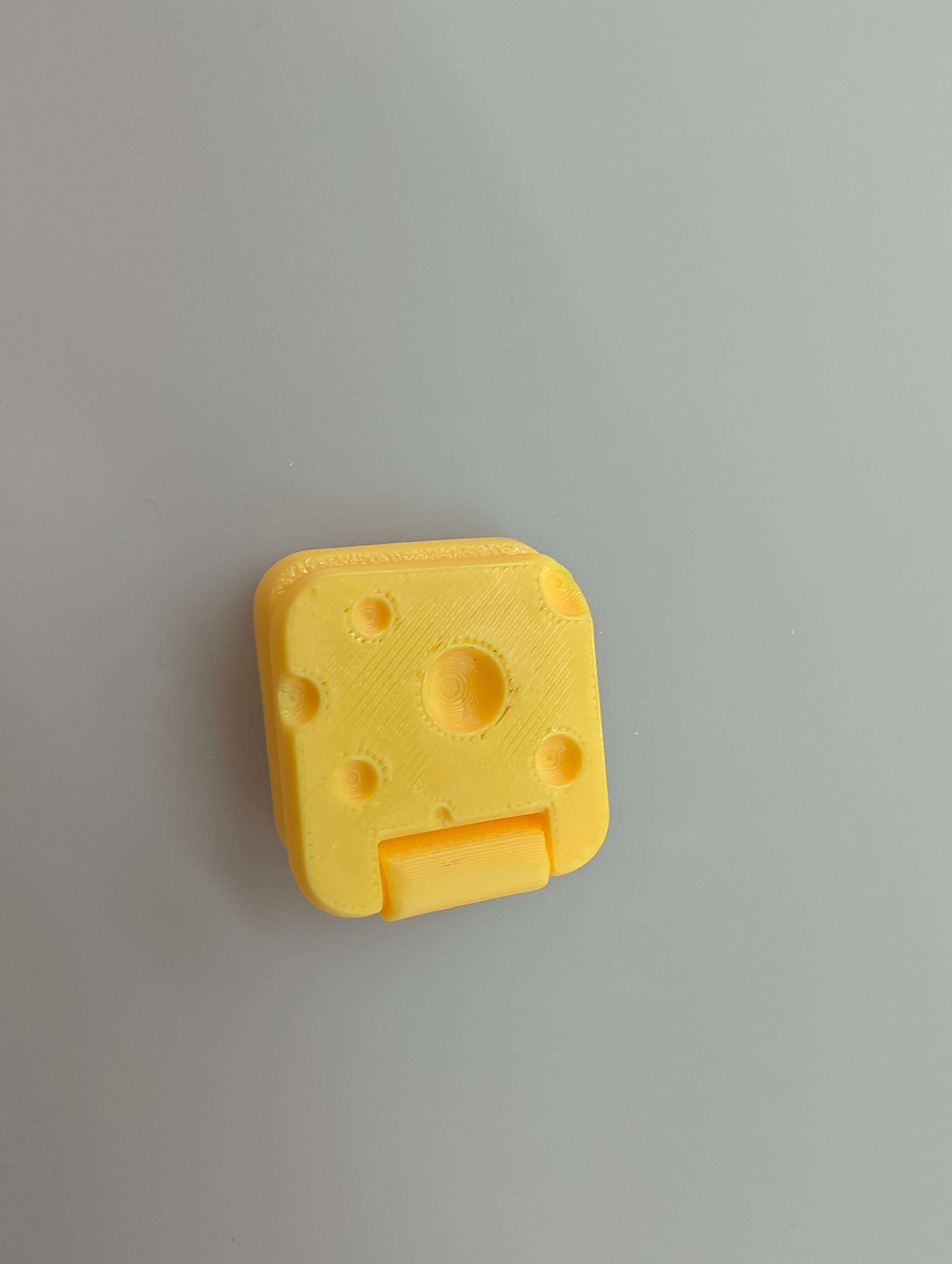 Yellow cheese-shaped plastic hinges, main body hinges, hinges, hardware hinges, toilet door hinges, straight arm handles, door handles details Picture