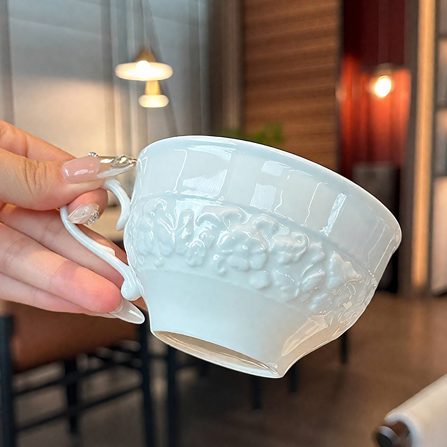 陶瓷杯蝶牛奶杯马克杯水杯茶杯三口带手柄办公室可爱高颜值复古热饮釉下彩景德镇刻花北欧风素烧轻奢民宿日式纯白色麦片繁花防尘女详情图2